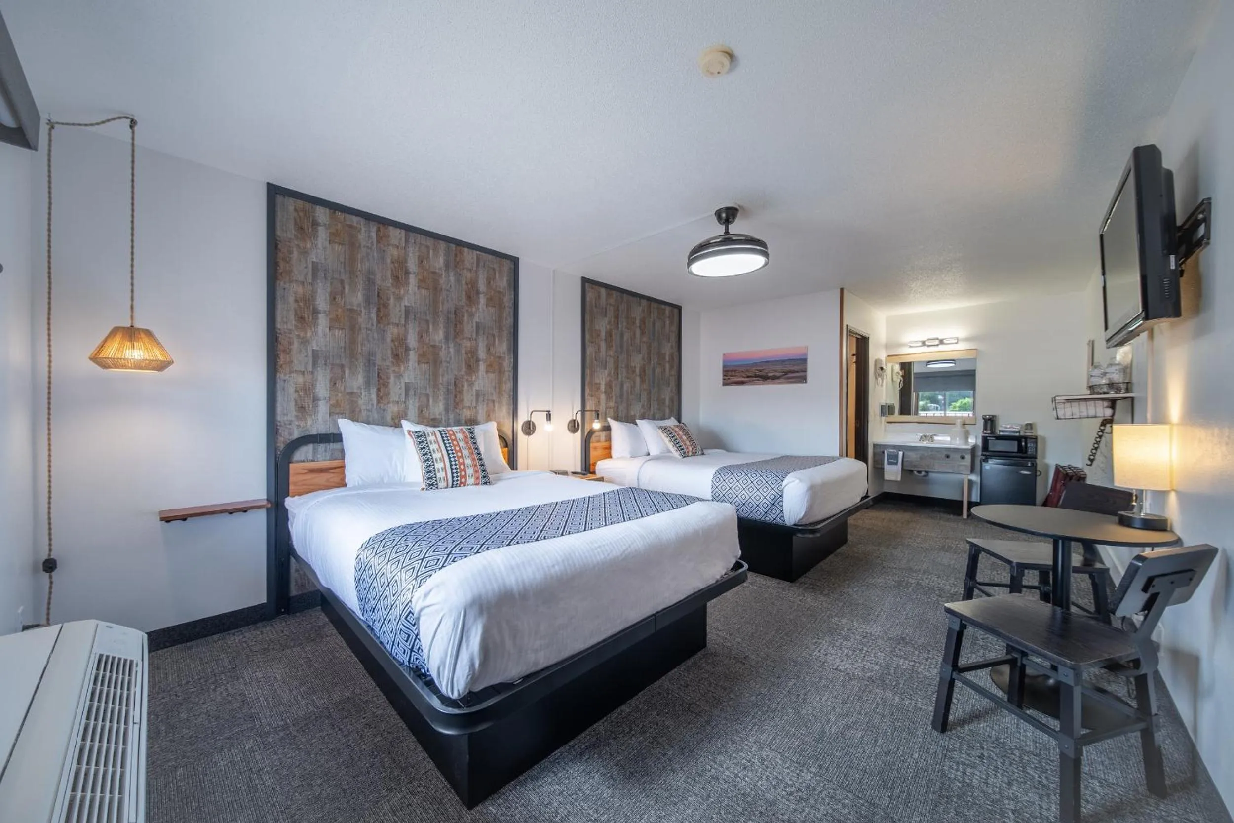 Superior Queen Room in Hansen Inn & Cabins