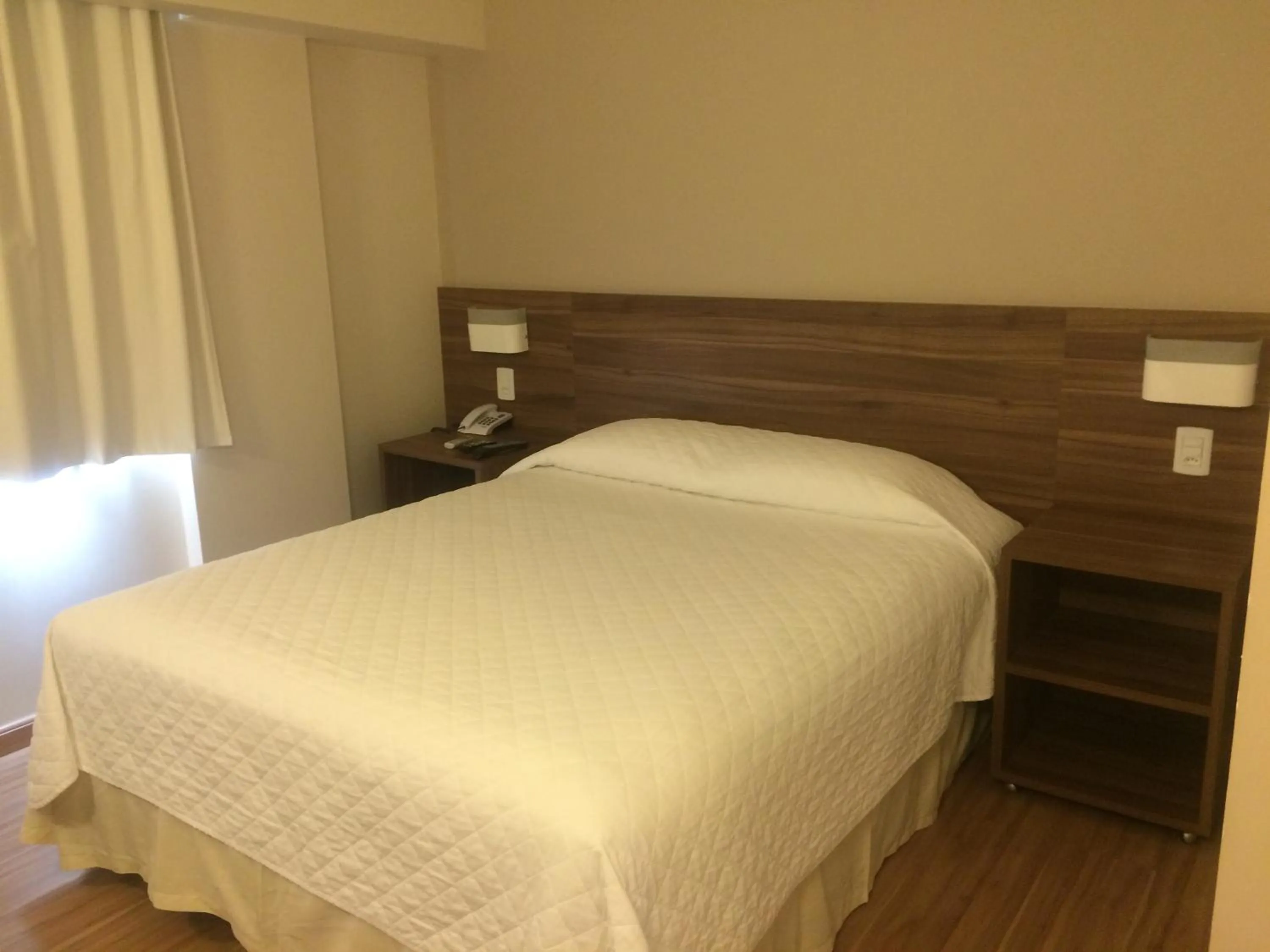 Bed in Mogano Business Hotel- ELETROPOSTO