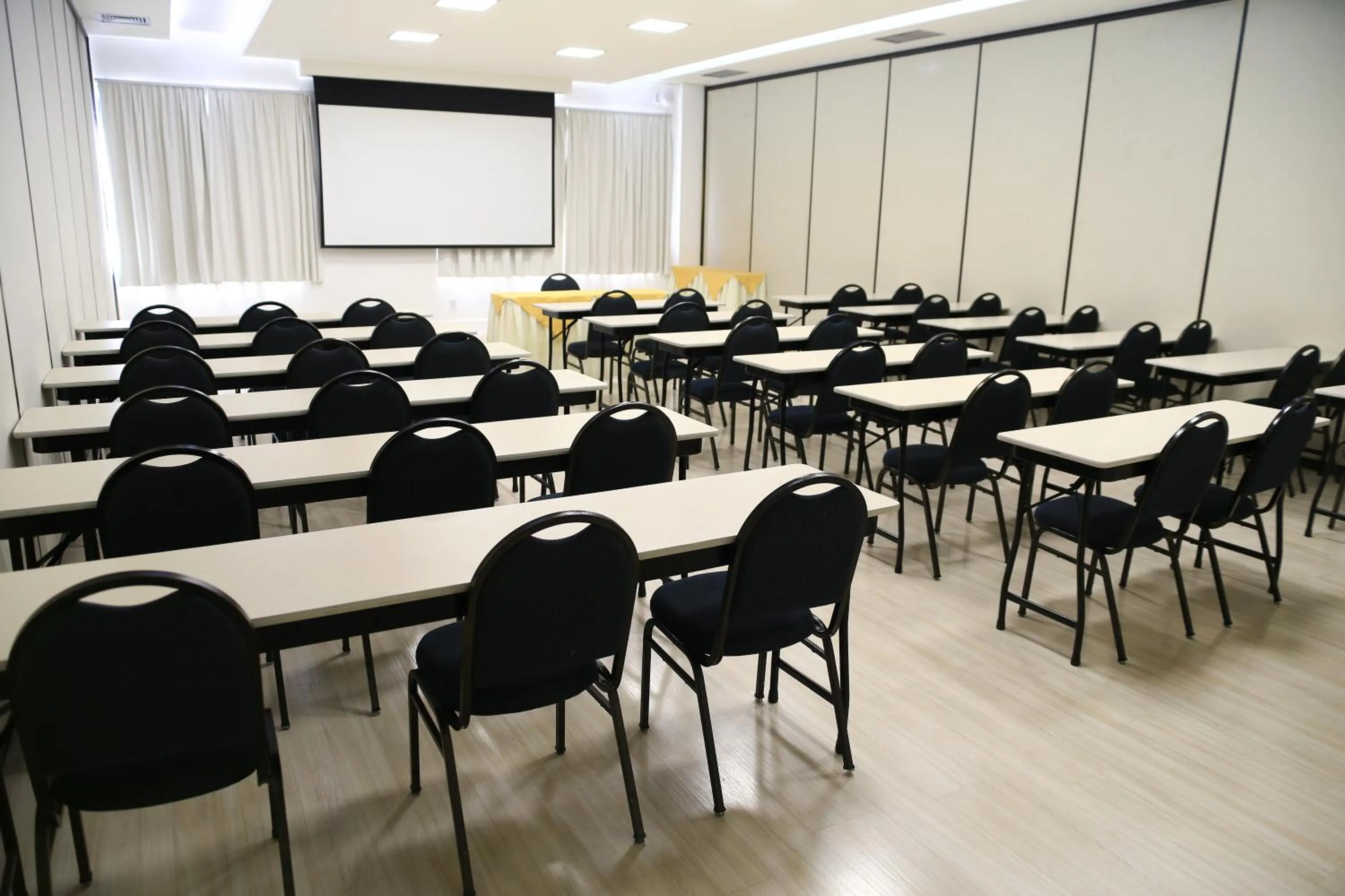 Business facilities in Mogano Business Hotel- ELETROPOSTO