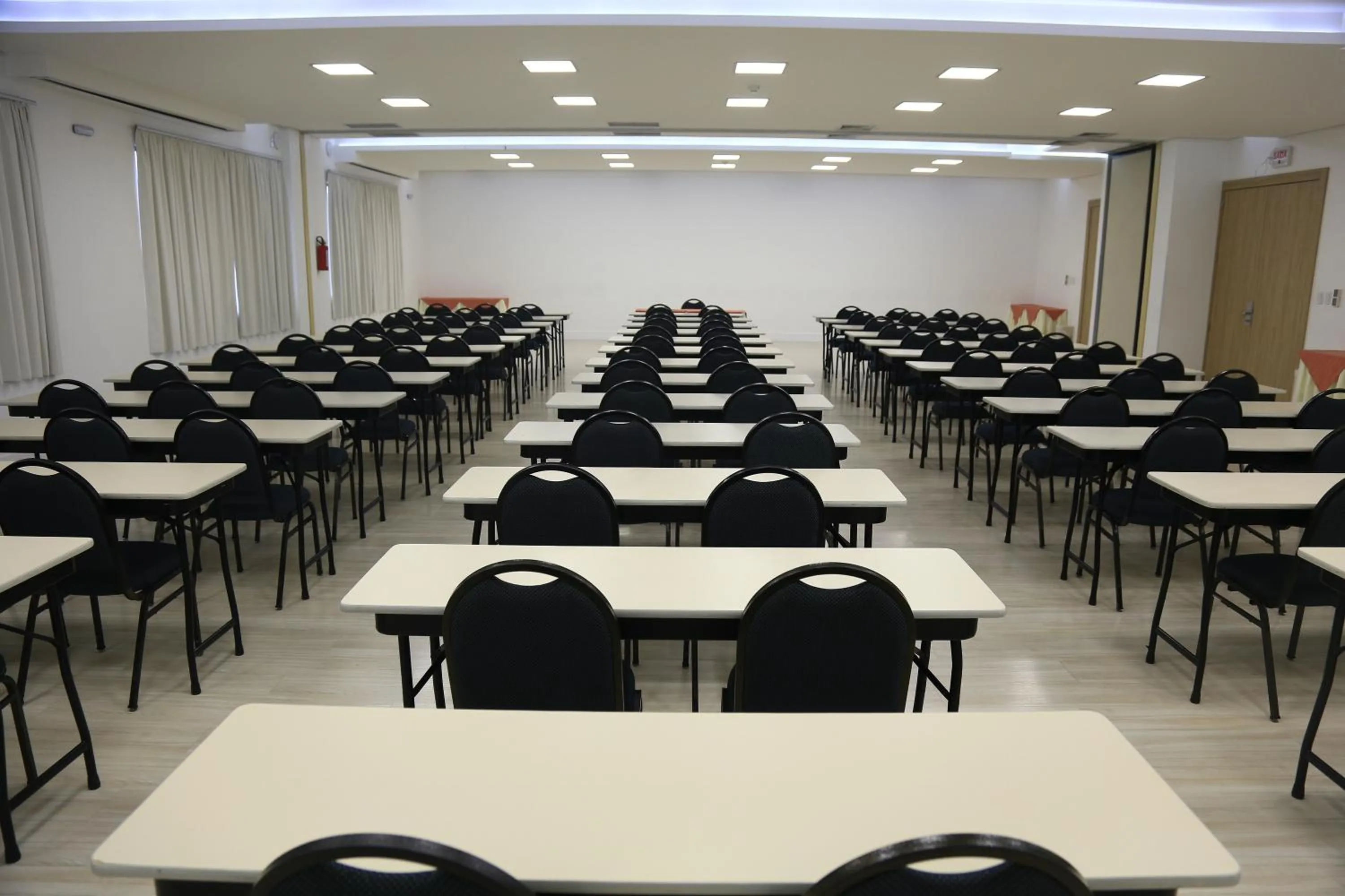 Business facilities in Mogano Business Hotel- ELETROPOSTO