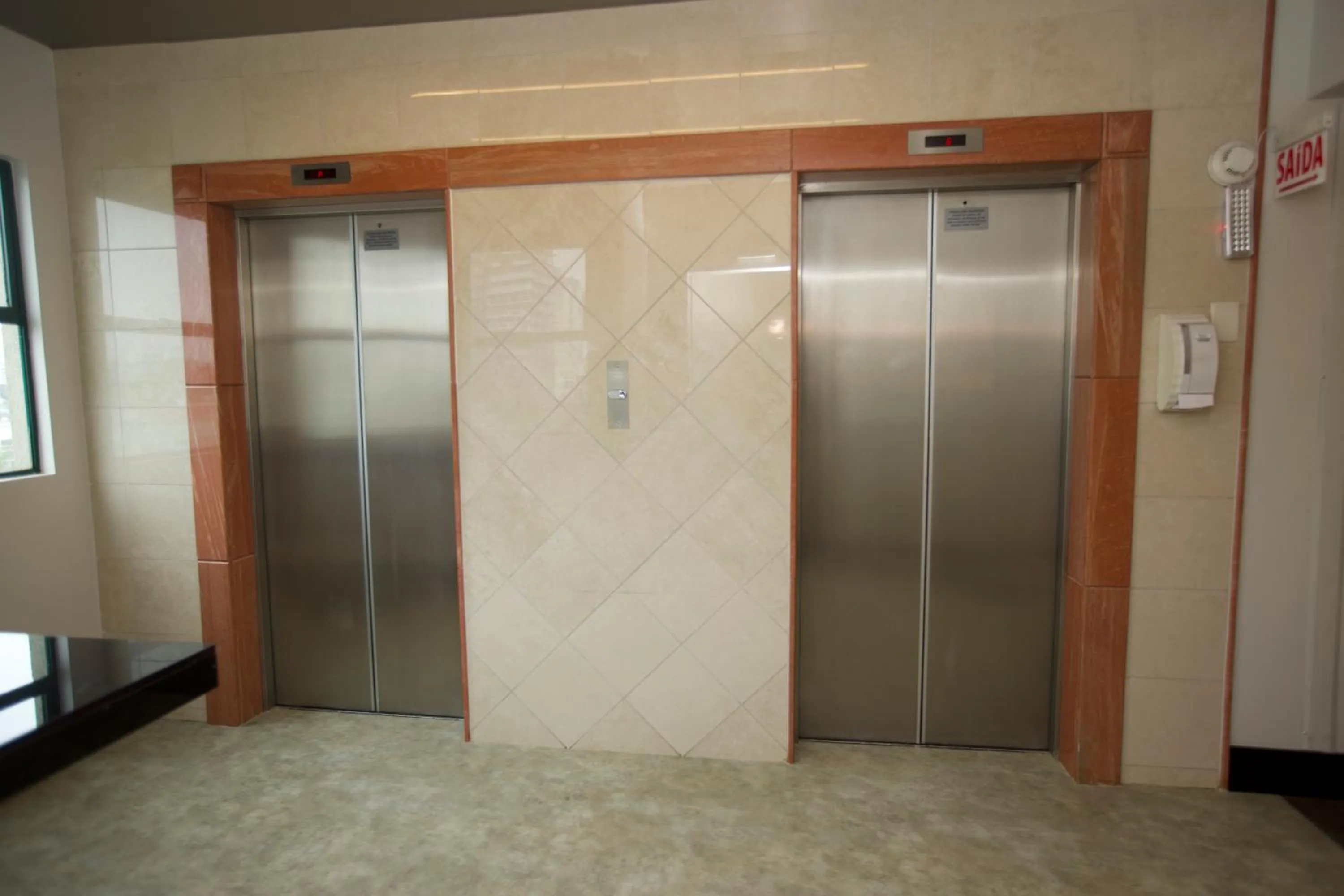 Lobby or reception in Mogano Business Hotel- ELETROPOSTO