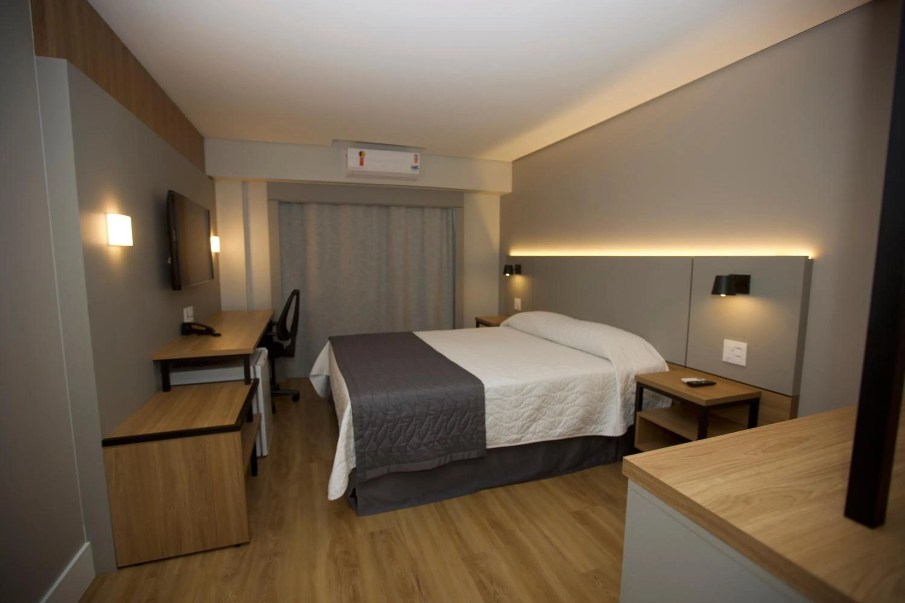 Photo of the whole room, Bed in Mogano Business Hotel- ELETROPOSTO