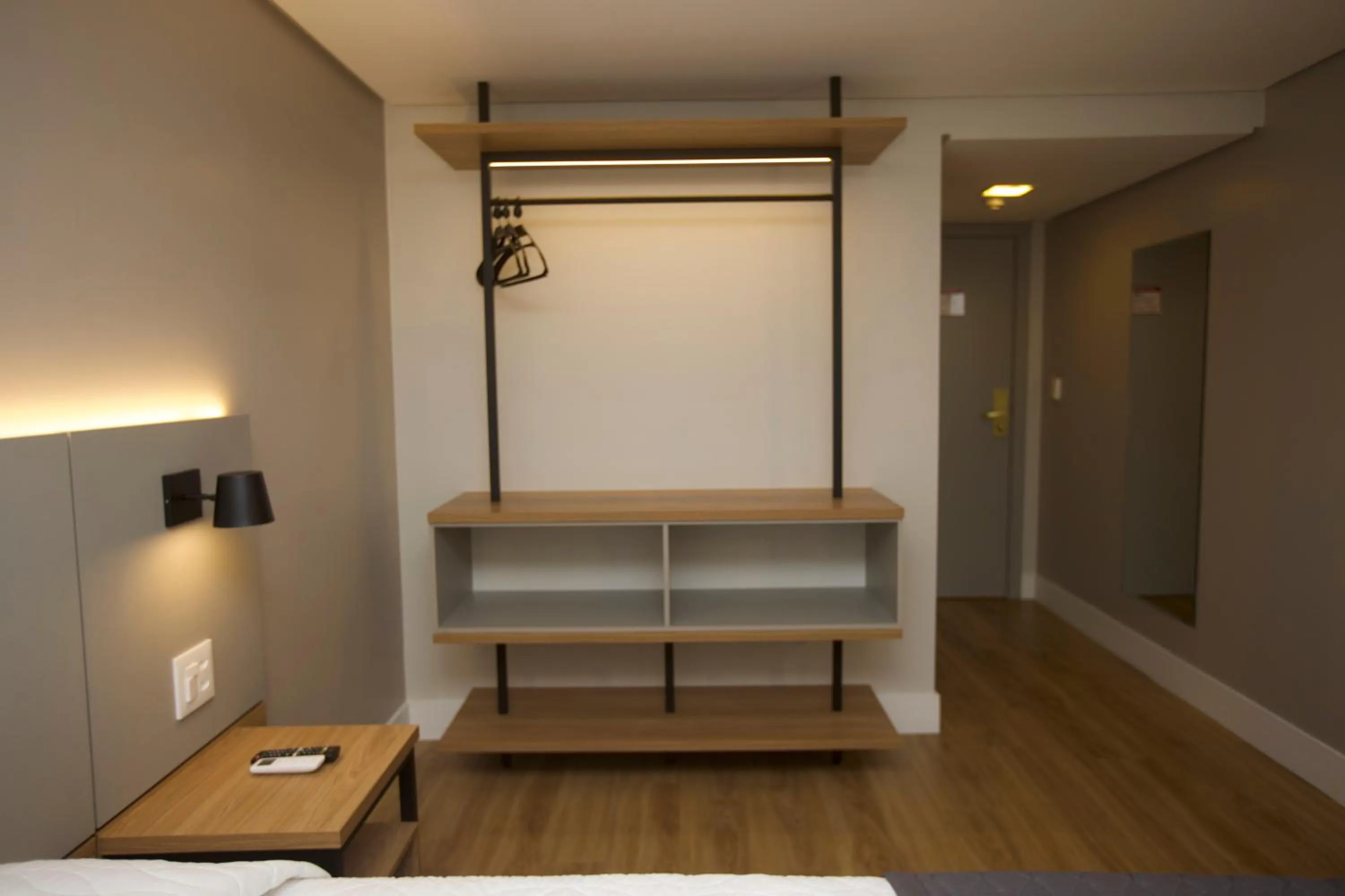 wardrobe, Bed in Mogano Business Hotel- ELETROPOSTO