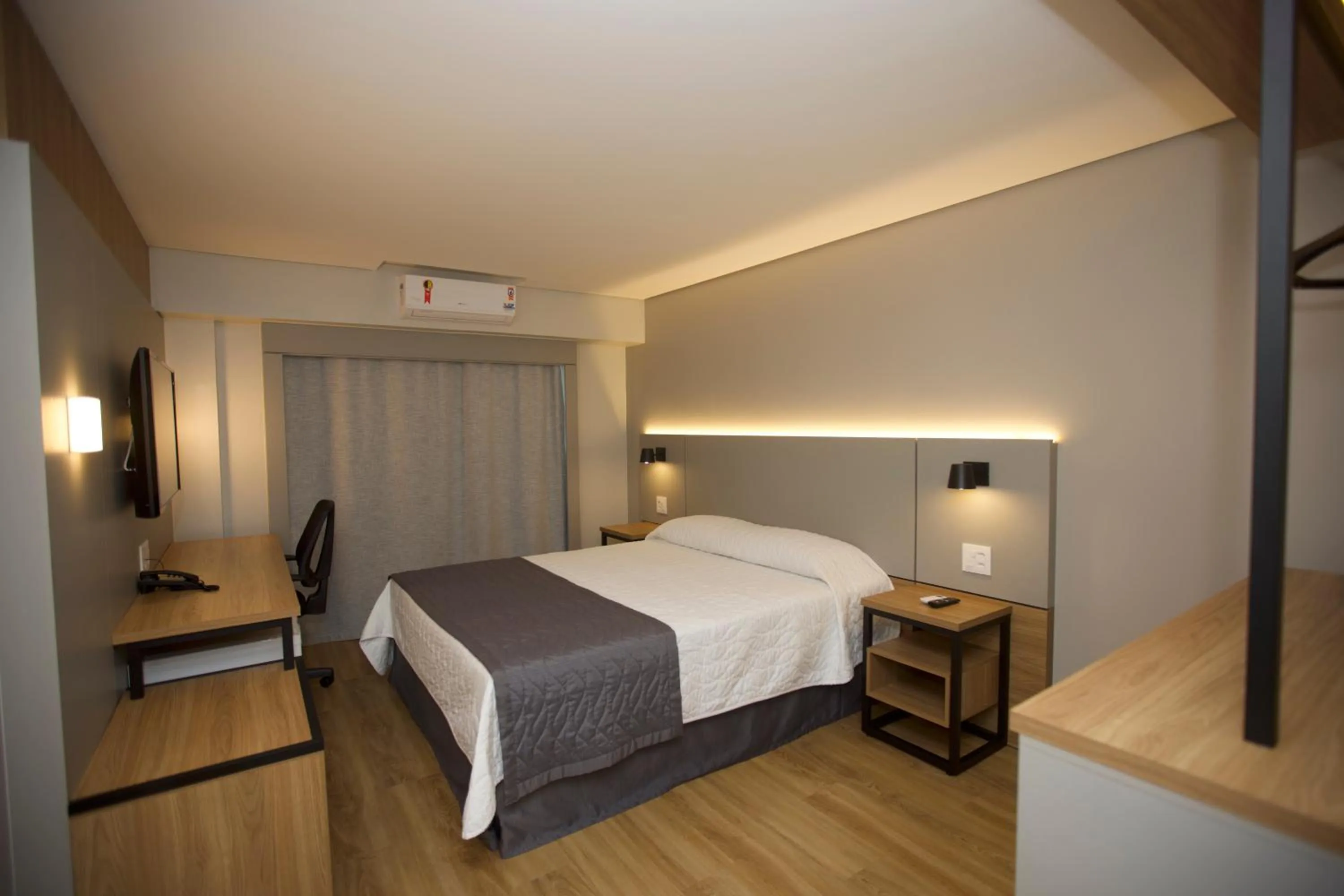 Photo of the whole room, Bed in Mogano Business Hotel- ELETROPOSTO