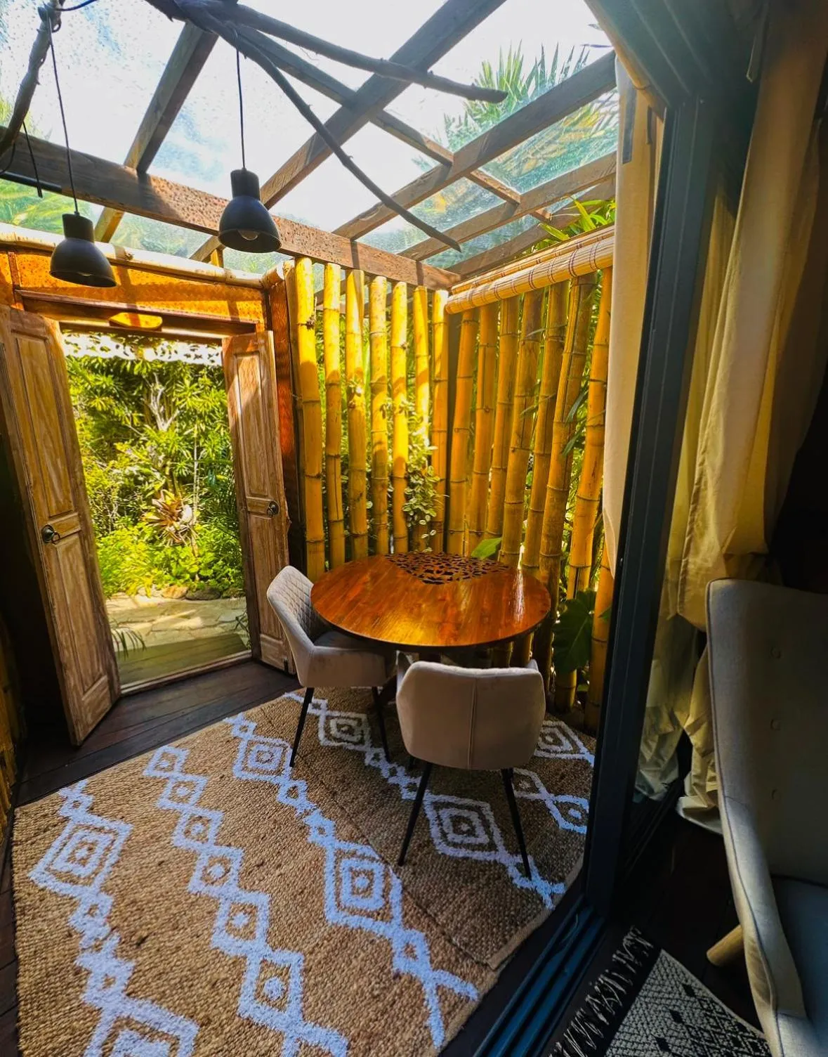 Dining area in Hôtel Fenua Mata'i'oa