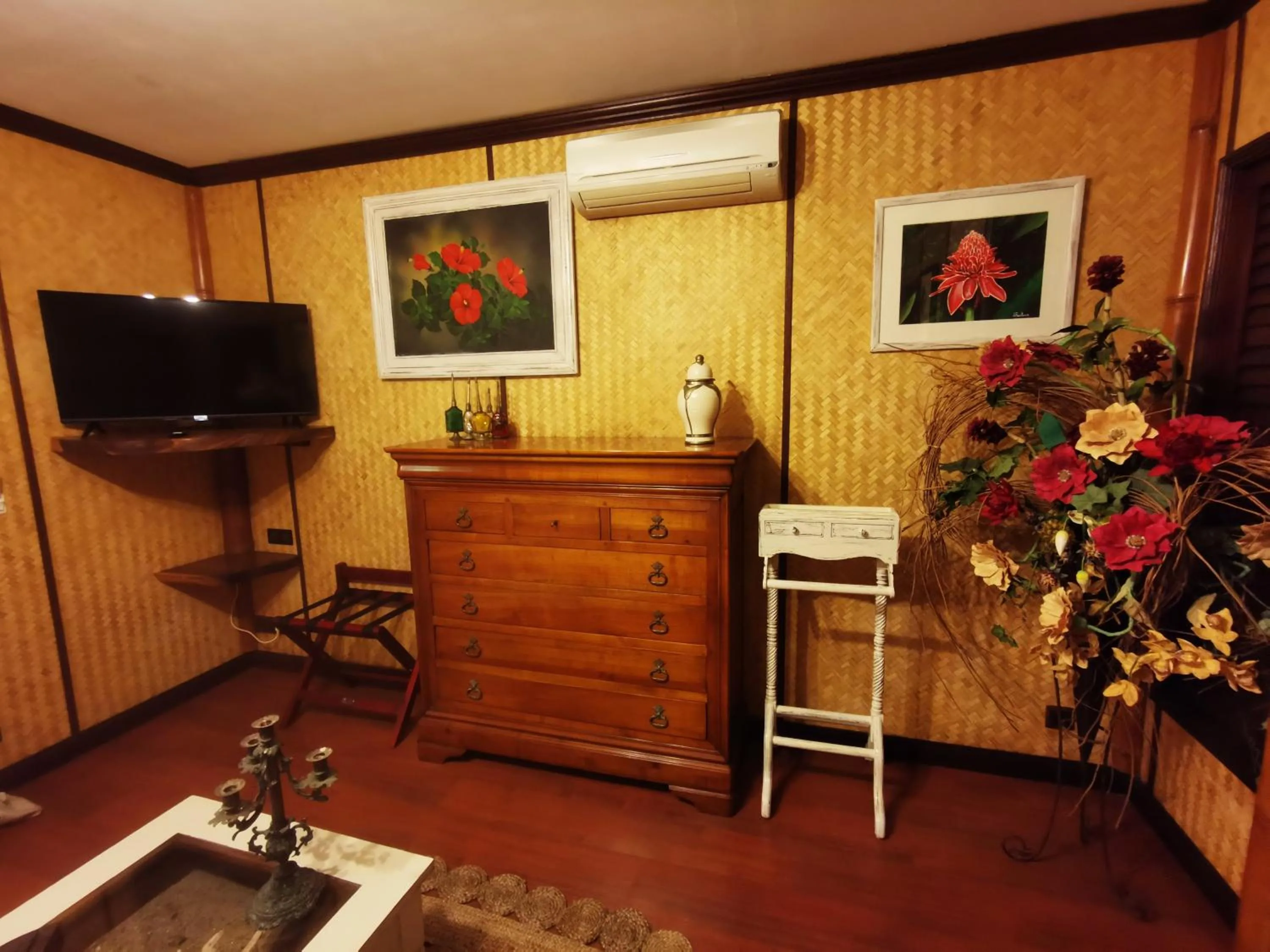 Decorative detail in Hôtel Fenua Mata'i'oa