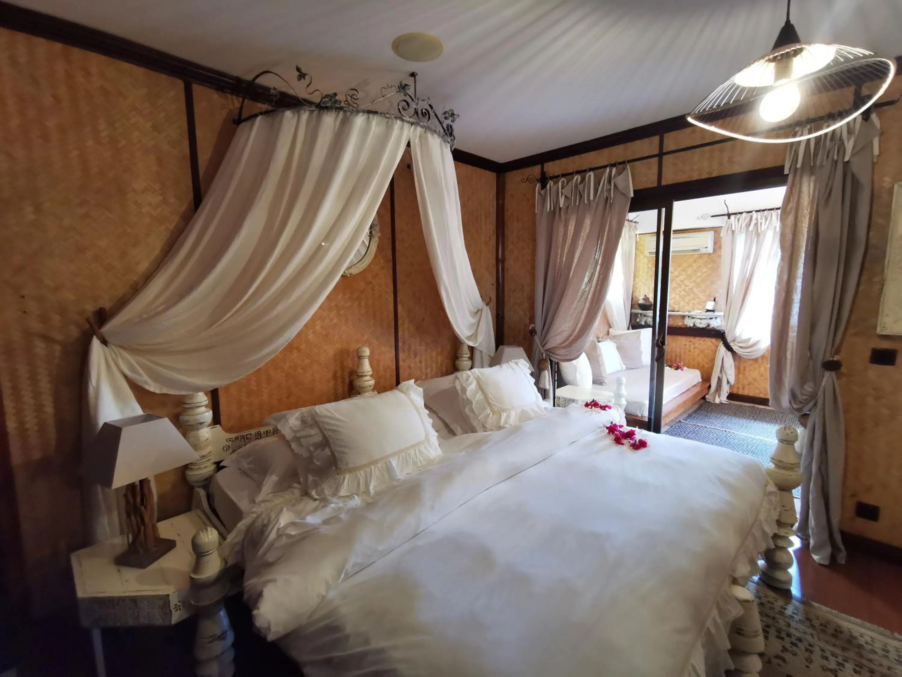 Bedroom, Bed in Hôtel Fenua Mata'i'oa