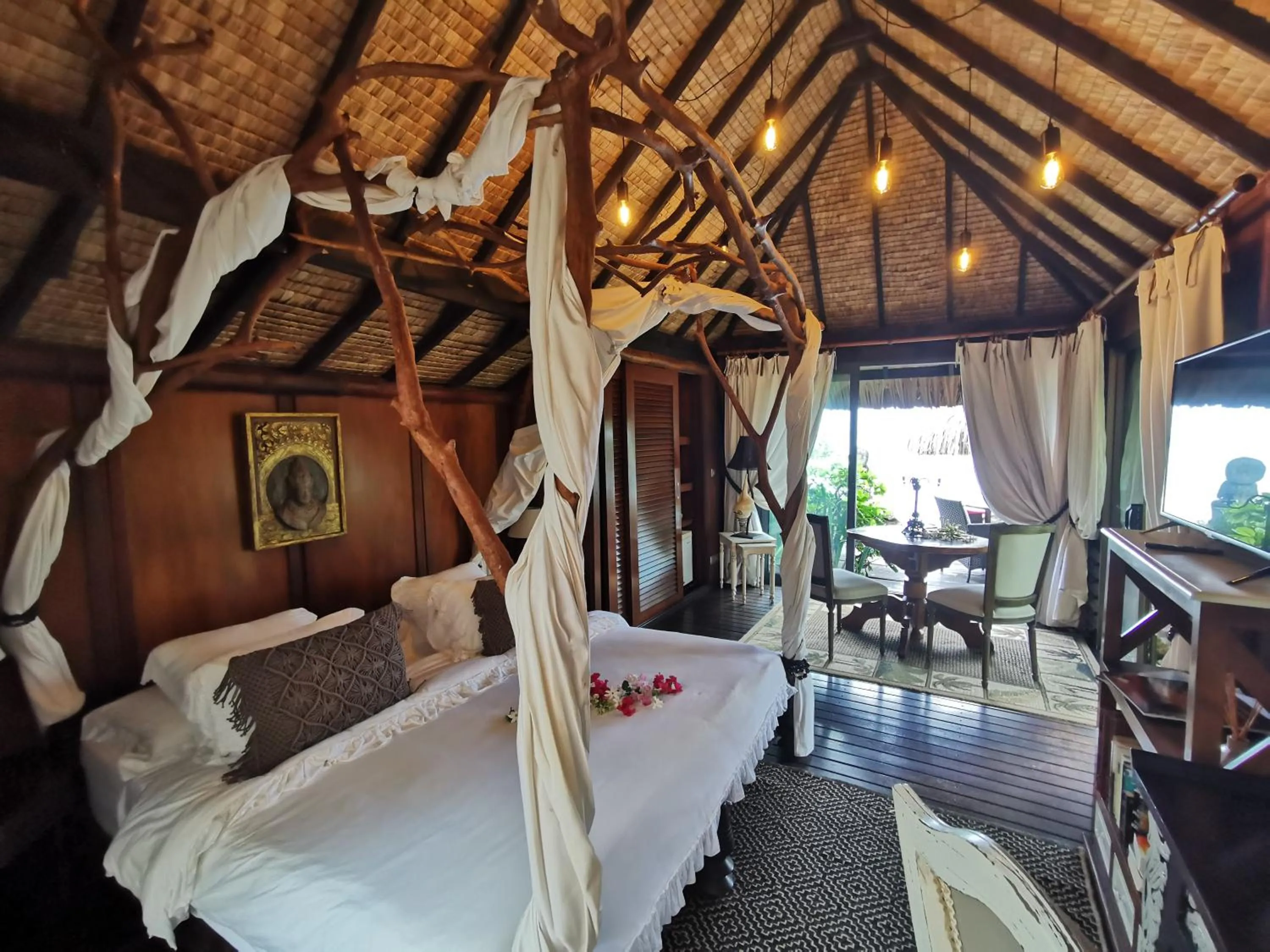 Bedroom, Bed in Hôtel Fenua Mata'i'oa