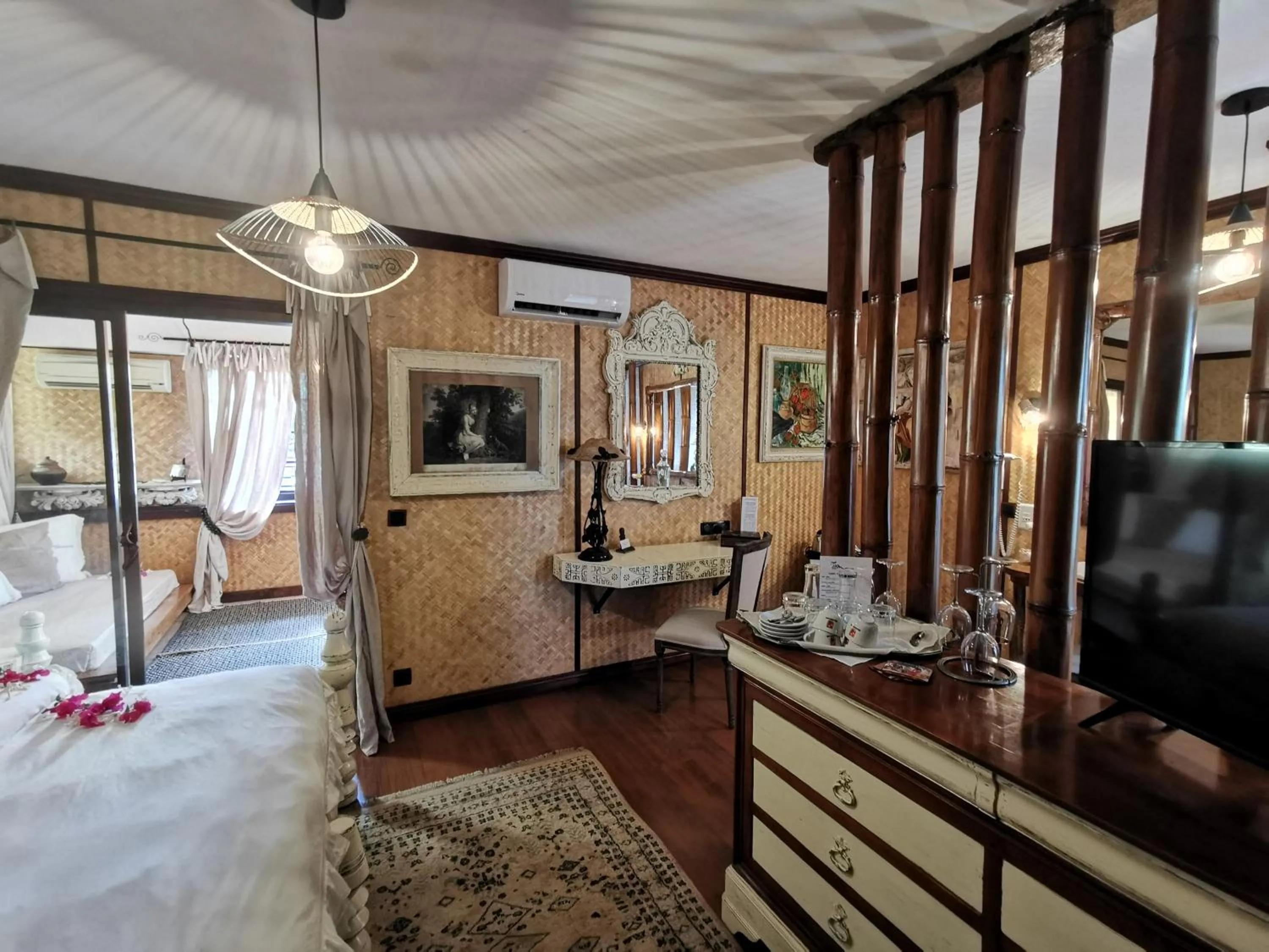 Bedroom, Bed in Hôtel Fenua Mata'i'oa