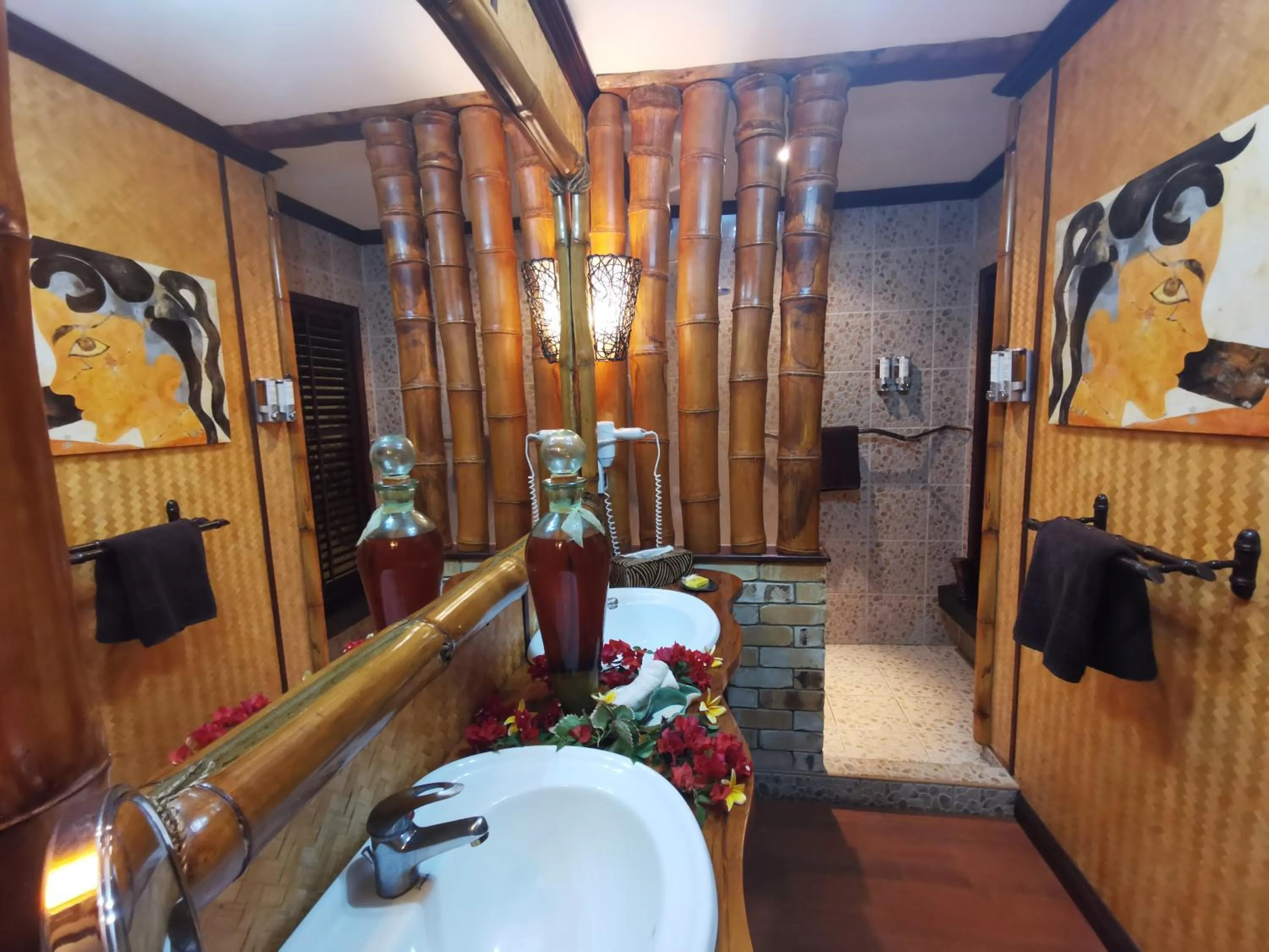 Bathroom in Hôtel Fenua Mata'i'oa