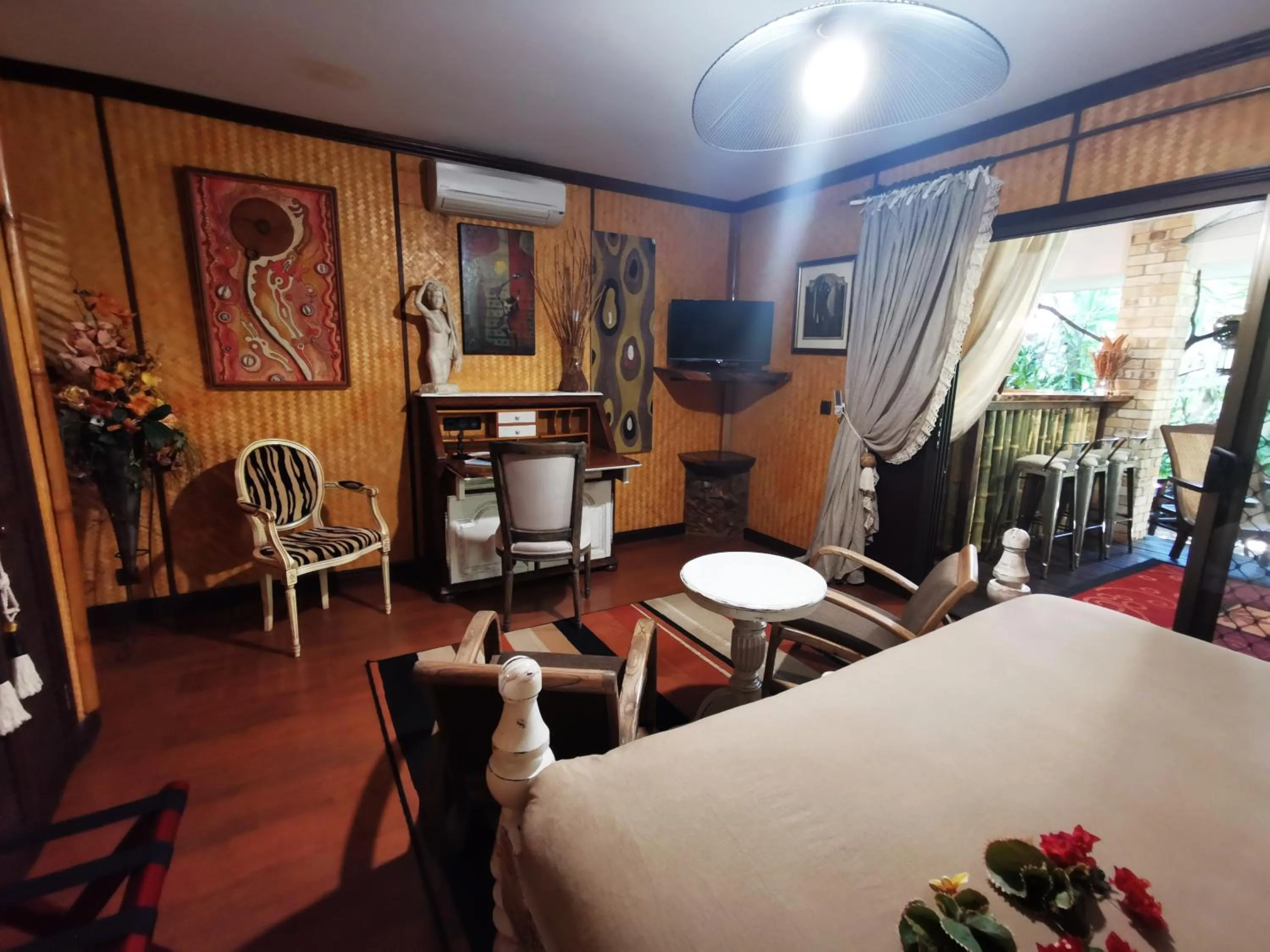 Photo of the whole room in Hôtel Fenua Mata'i'oa