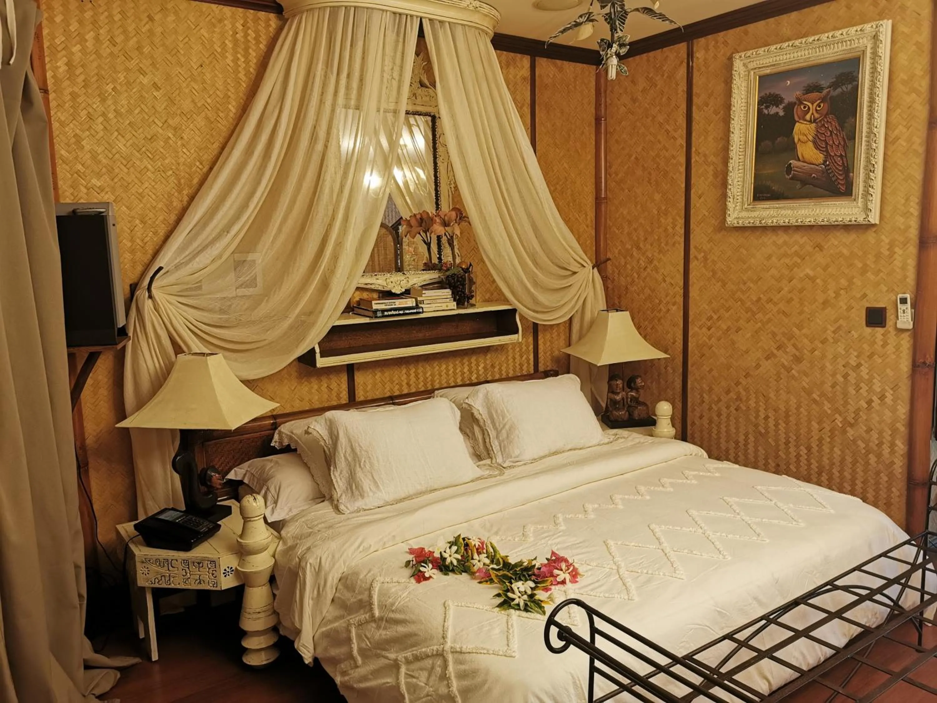 Bed in Hôtel Fenua Mata'i'oa