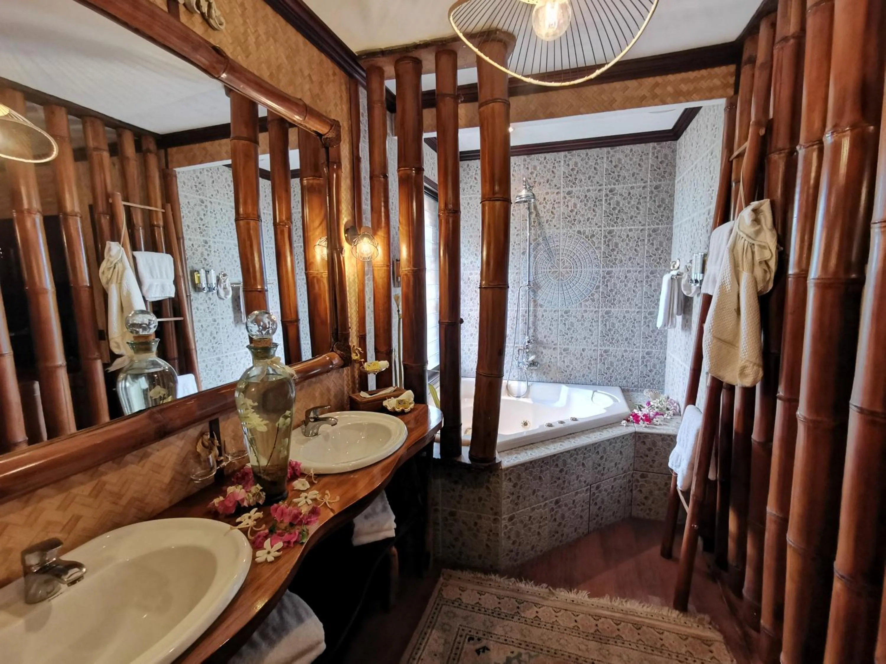 Bathroom in Hôtel Fenua Mata'i'oa