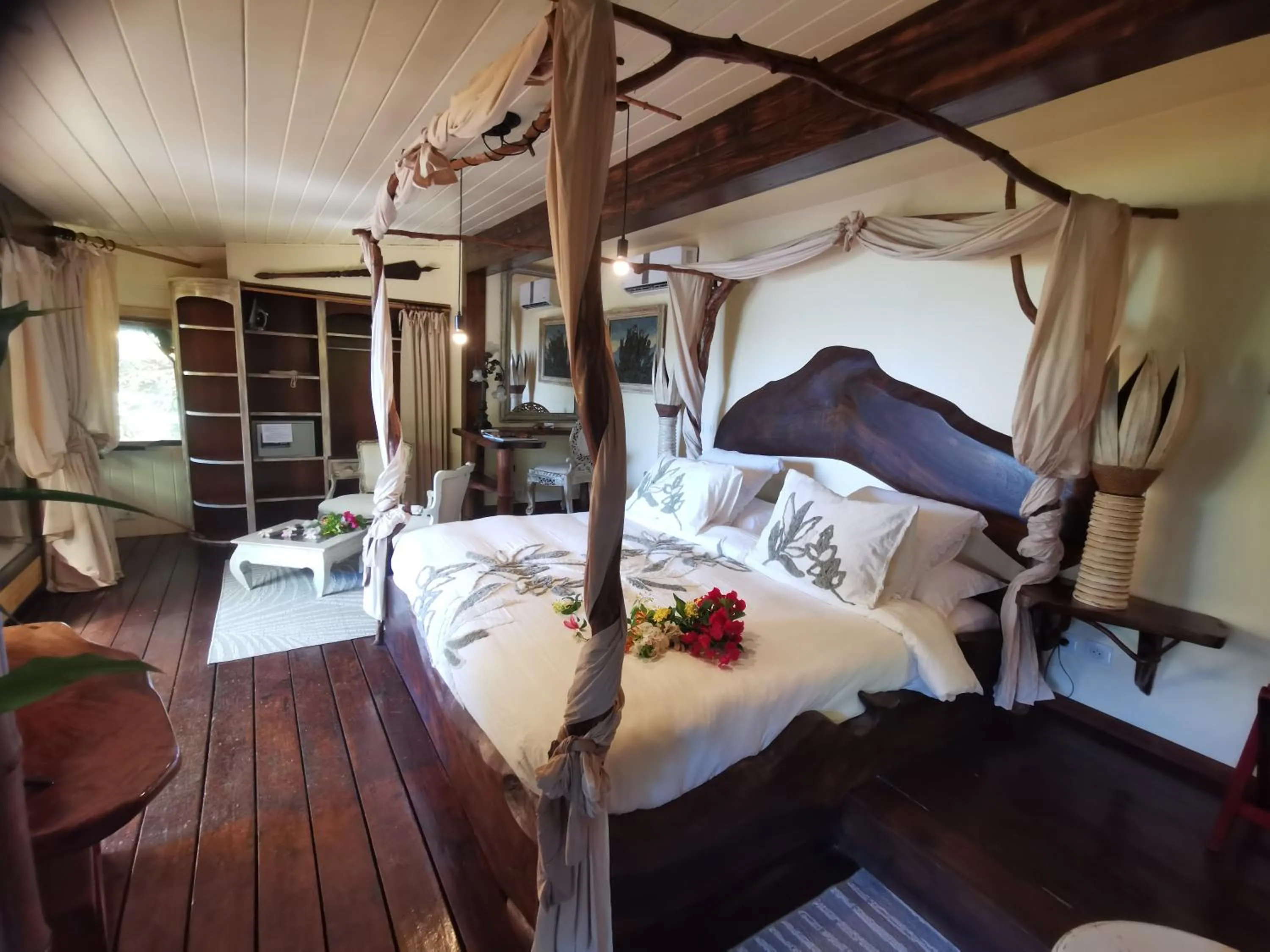 Bedroom, Bed in Hôtel Fenua Mata'i'oa