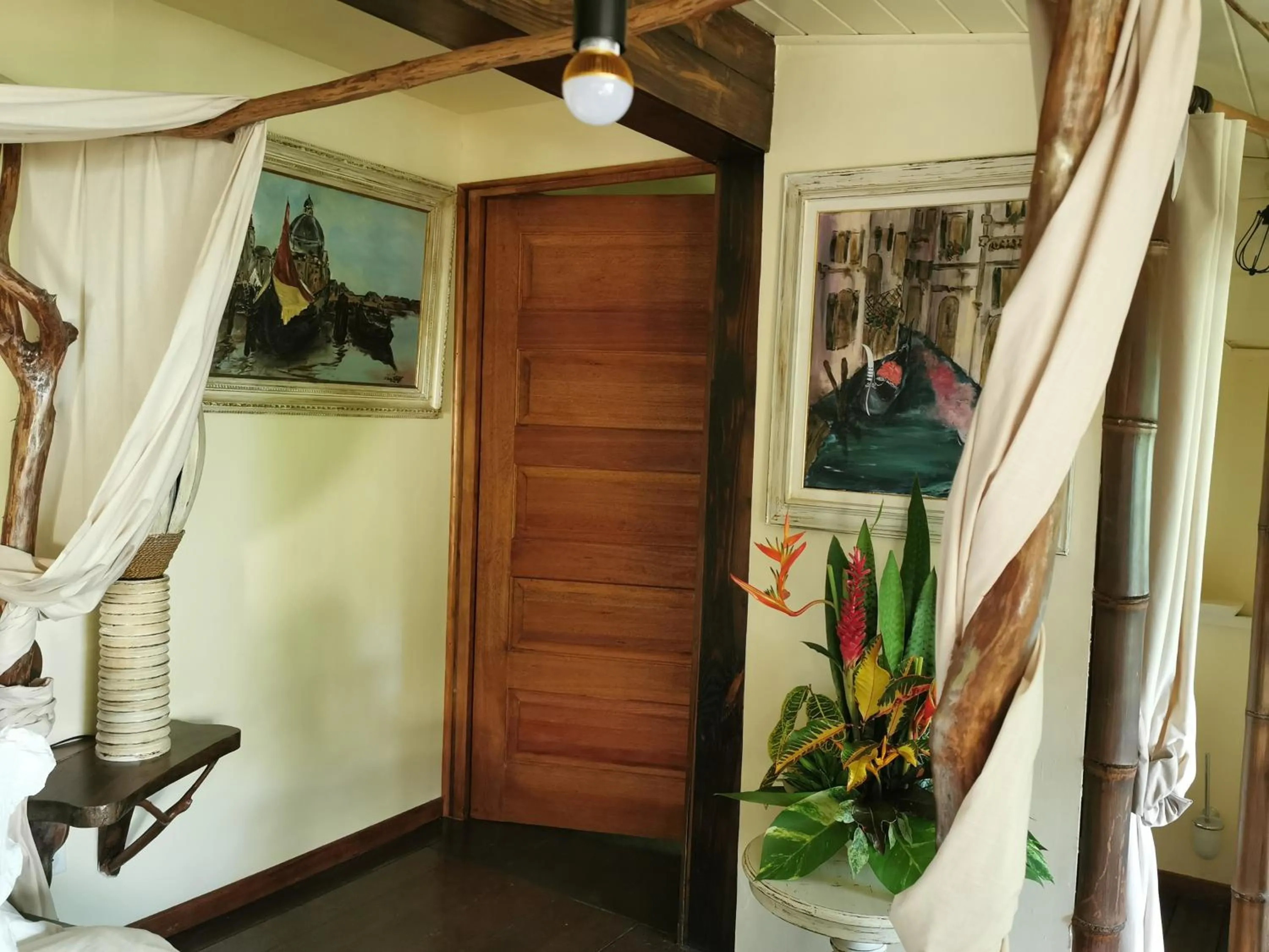 Decorative detail in Hôtel Fenua Mata'i'oa