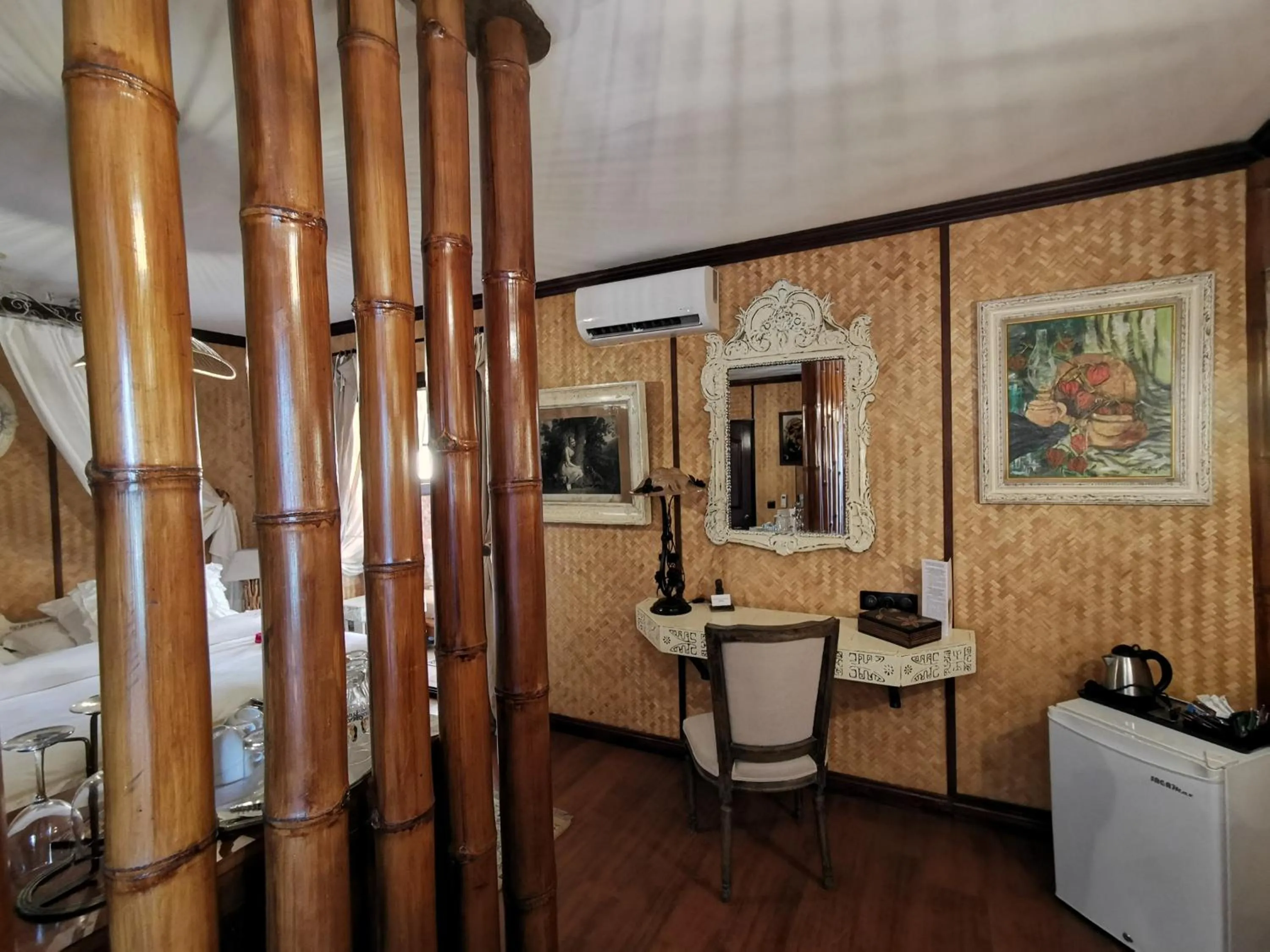 Decorative detail in Hôtel Fenua Mata'i'oa