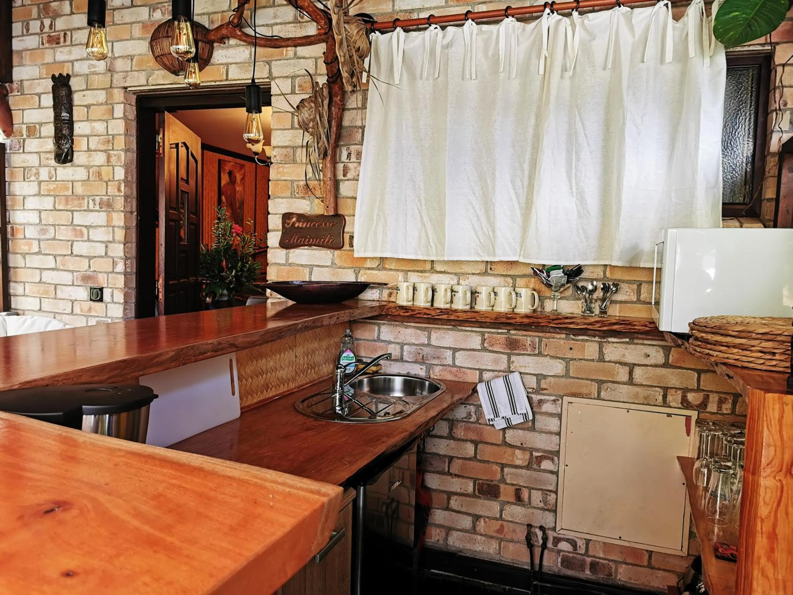 Dining area in Hôtel Fenua Mata'i'oa