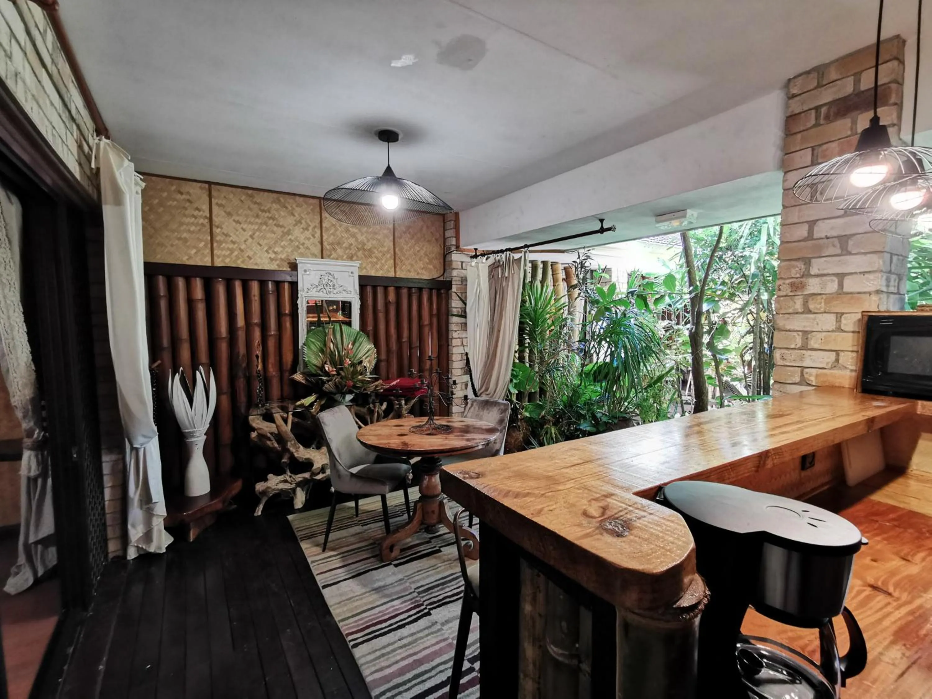 Dining area in Hôtel Fenua Mata'i'oa