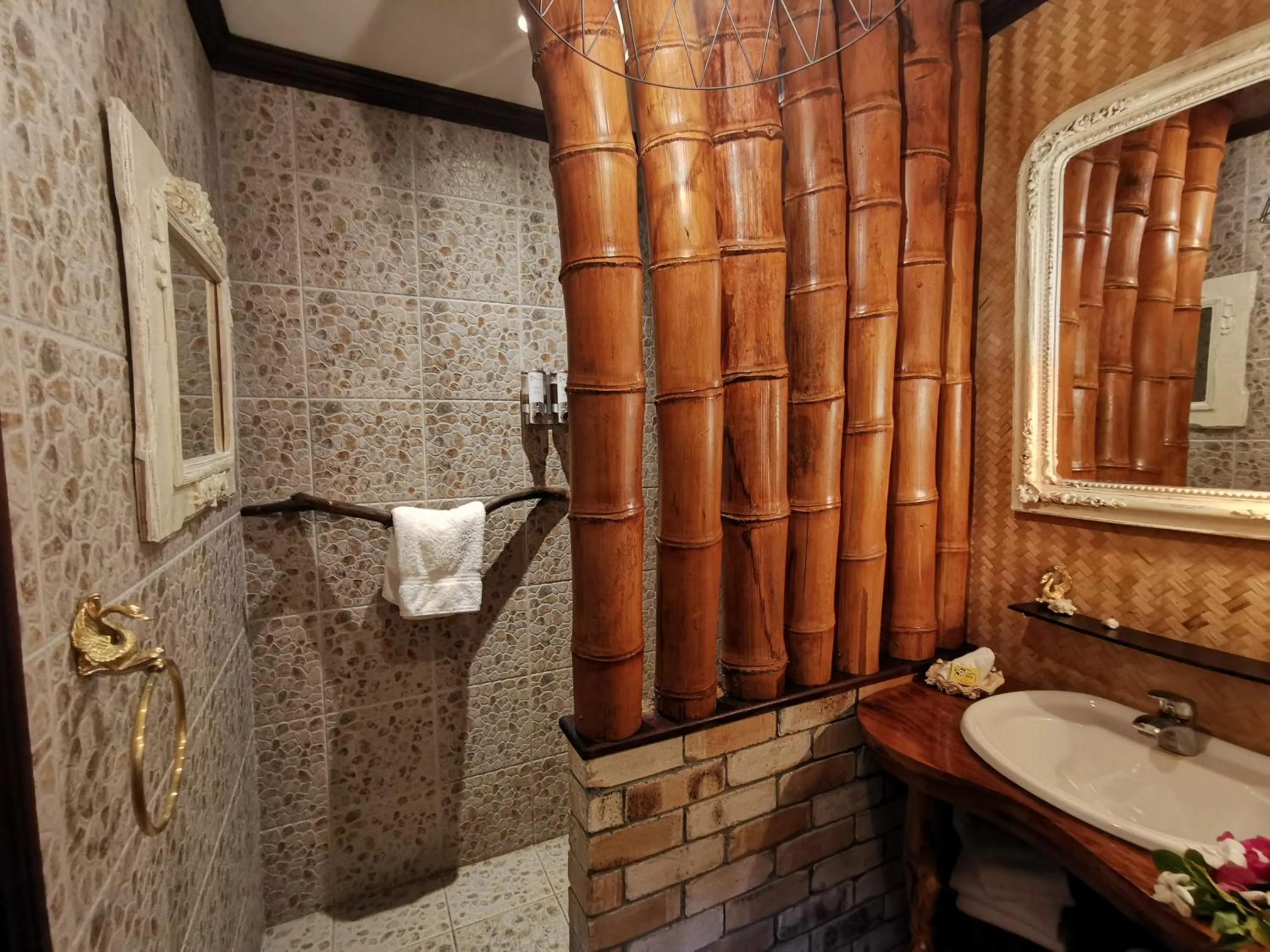 Bathroom in Hôtel Fenua Mata'i'oa