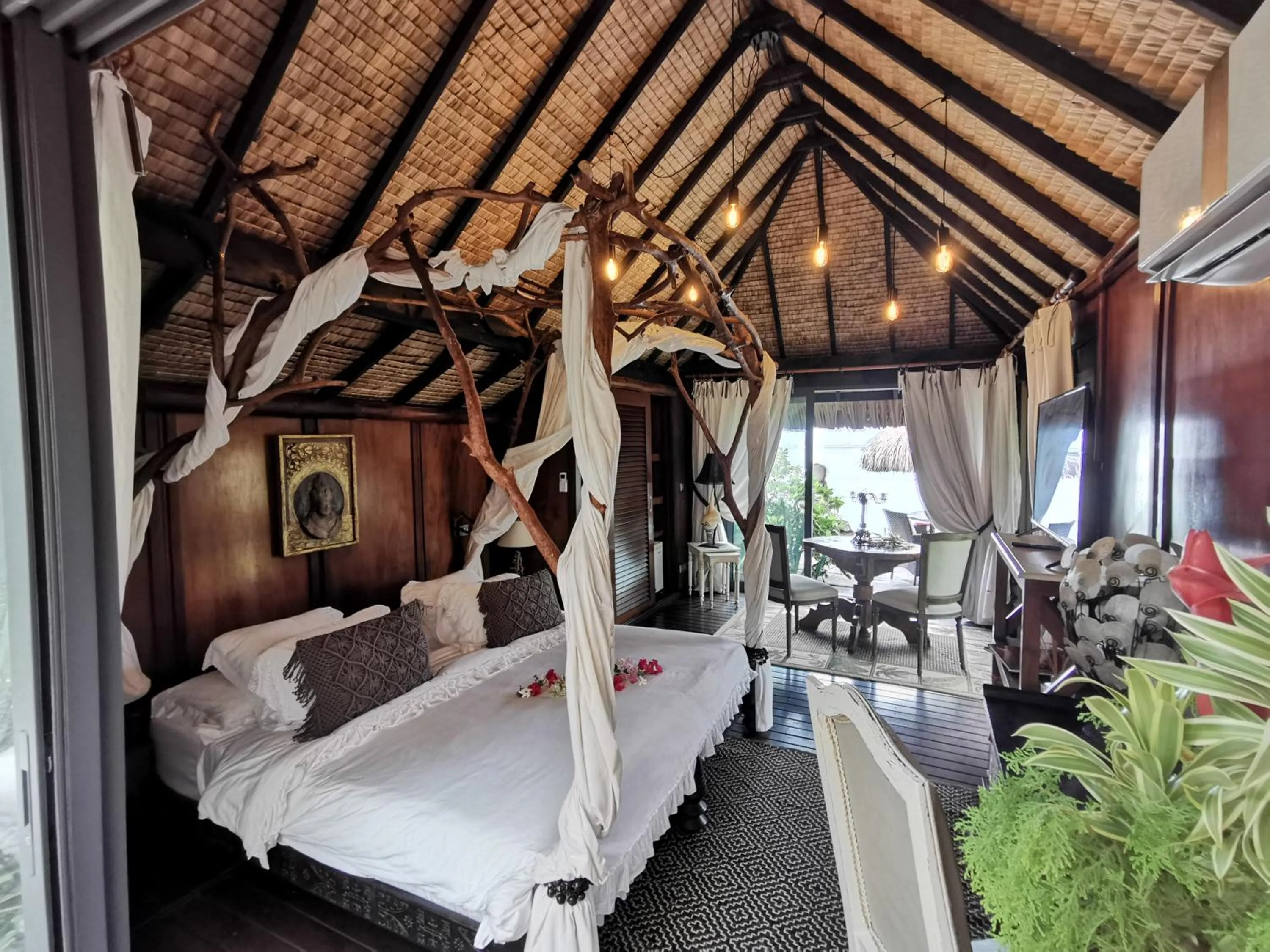 Bedroom, Bed in Hôtel Fenua Mata'i'oa
