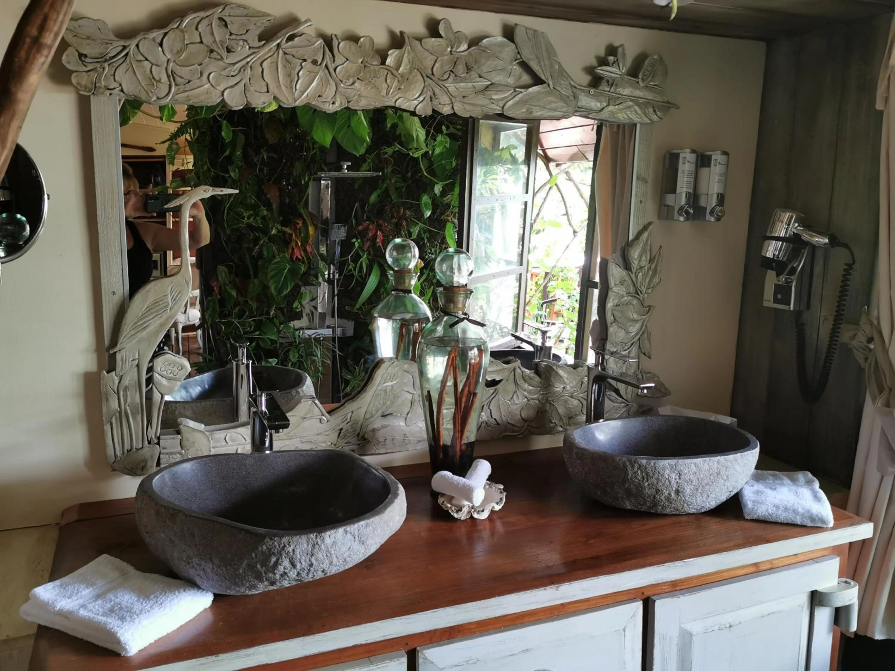 Bathroom in Hôtel Fenua Mata'i'oa