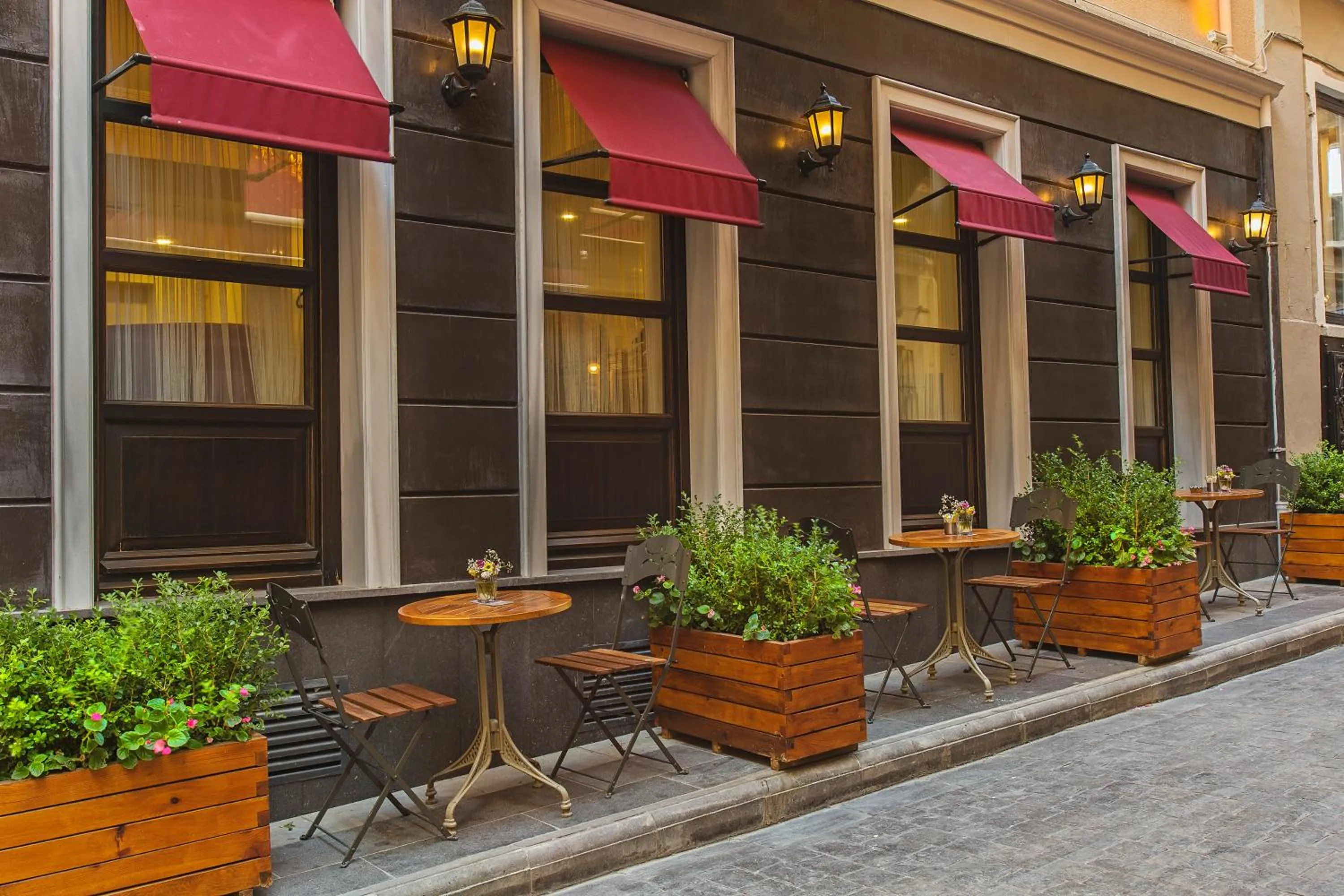 Facade/entrance in Meroddi Bağdatlıyan - 1892 Heritage Rooms by Galata Tower