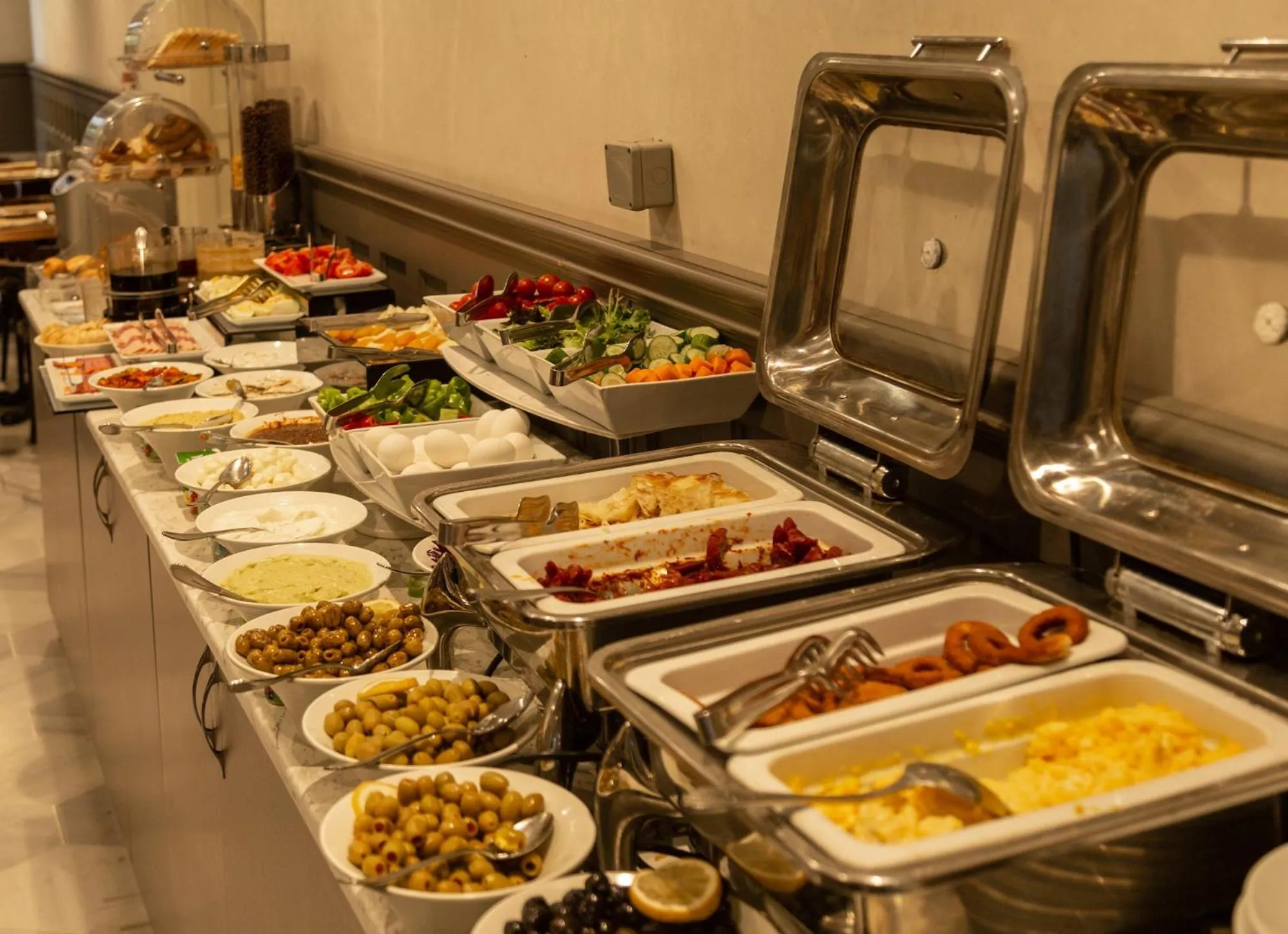 Breakfast in Meroddi Bağdatlıyan - 1892 Heritage Rooms by Galata Tower