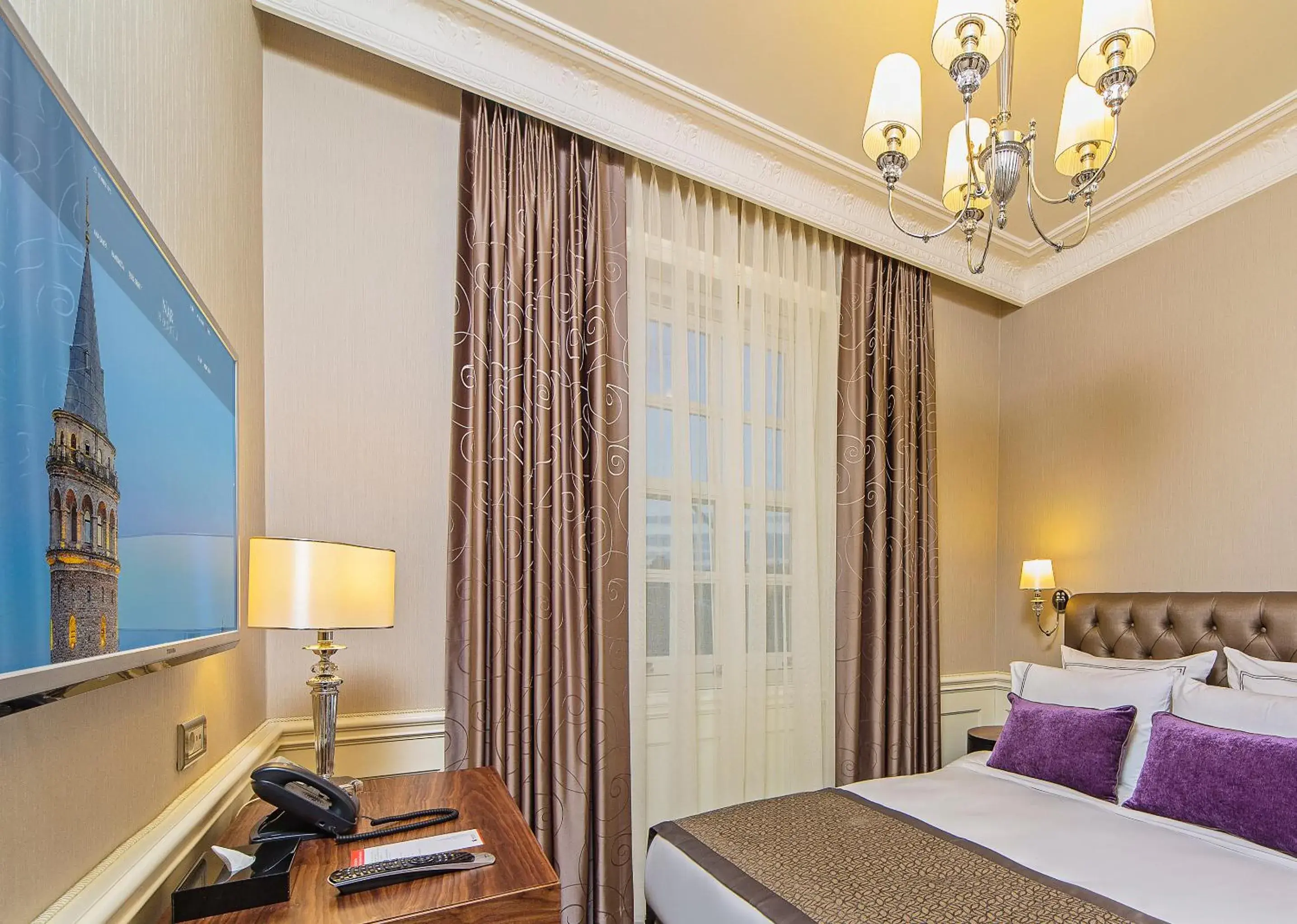 Deluxe Queen Room in Meroddi Bağdatlıyan - 1892 Heritage Rooms by Galata Tower Deluxe Queen Room in Meroddi Bağdatlıyan - 1892 Heritage Rooms by Galata Tower