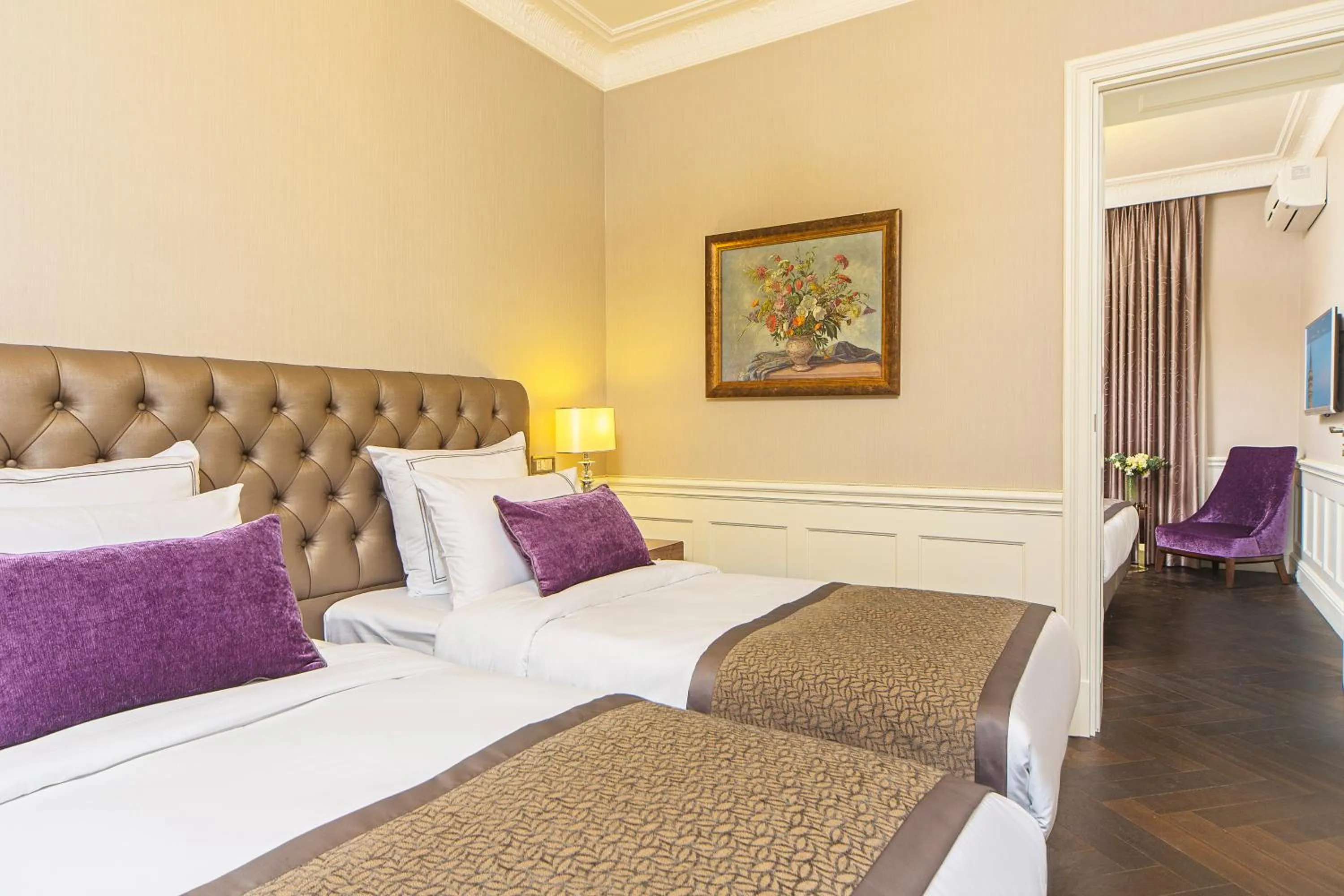 Bed in Meroddi Bağdatlıyan - 1892 Heritage Rooms by Galata Tower