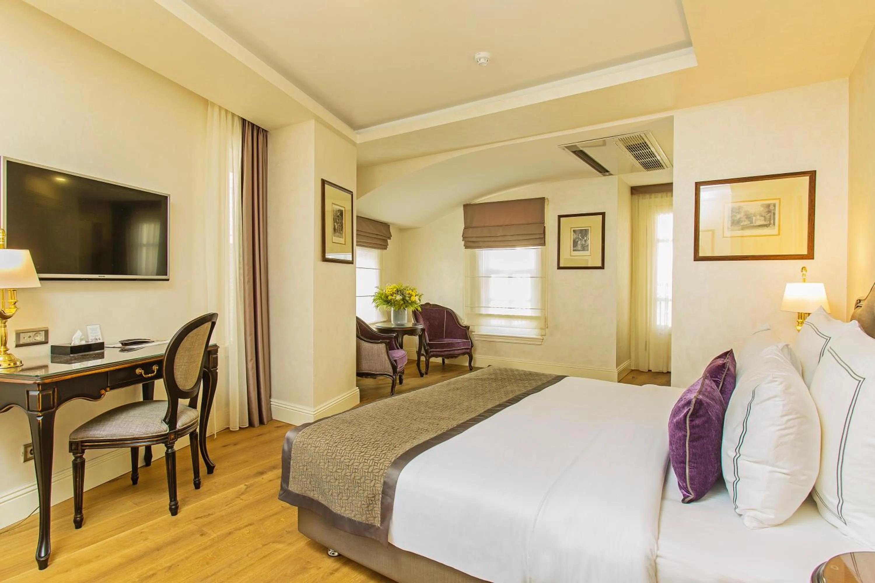 Bedroom, Bed in Meroddi Bağdatlıyan - 1892 Heritage Rooms by Galata Tower