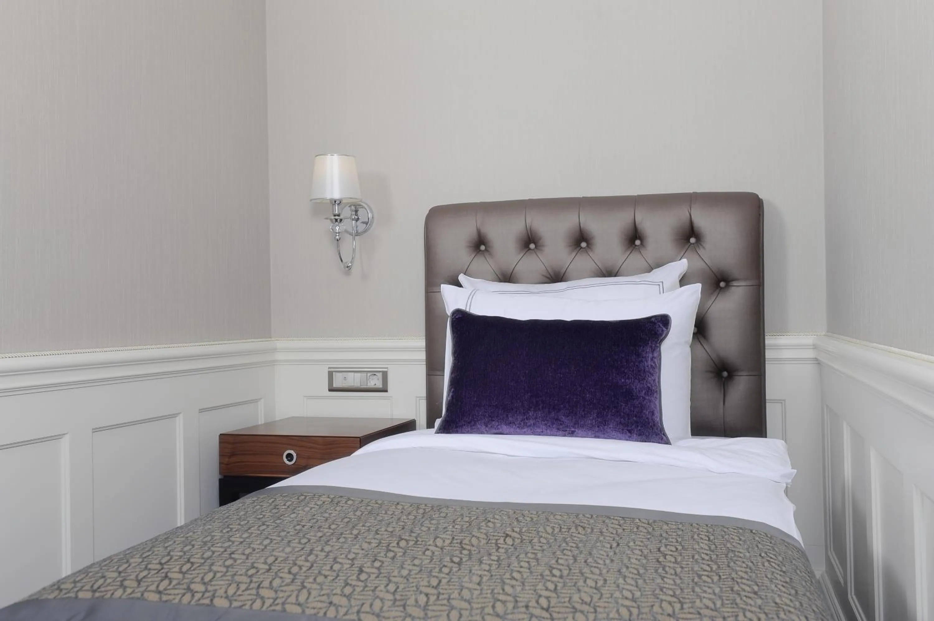 Bedroom, Bed in Meroddi Bağdatlıyan - 1892 Heritage Rooms by Galata Tower