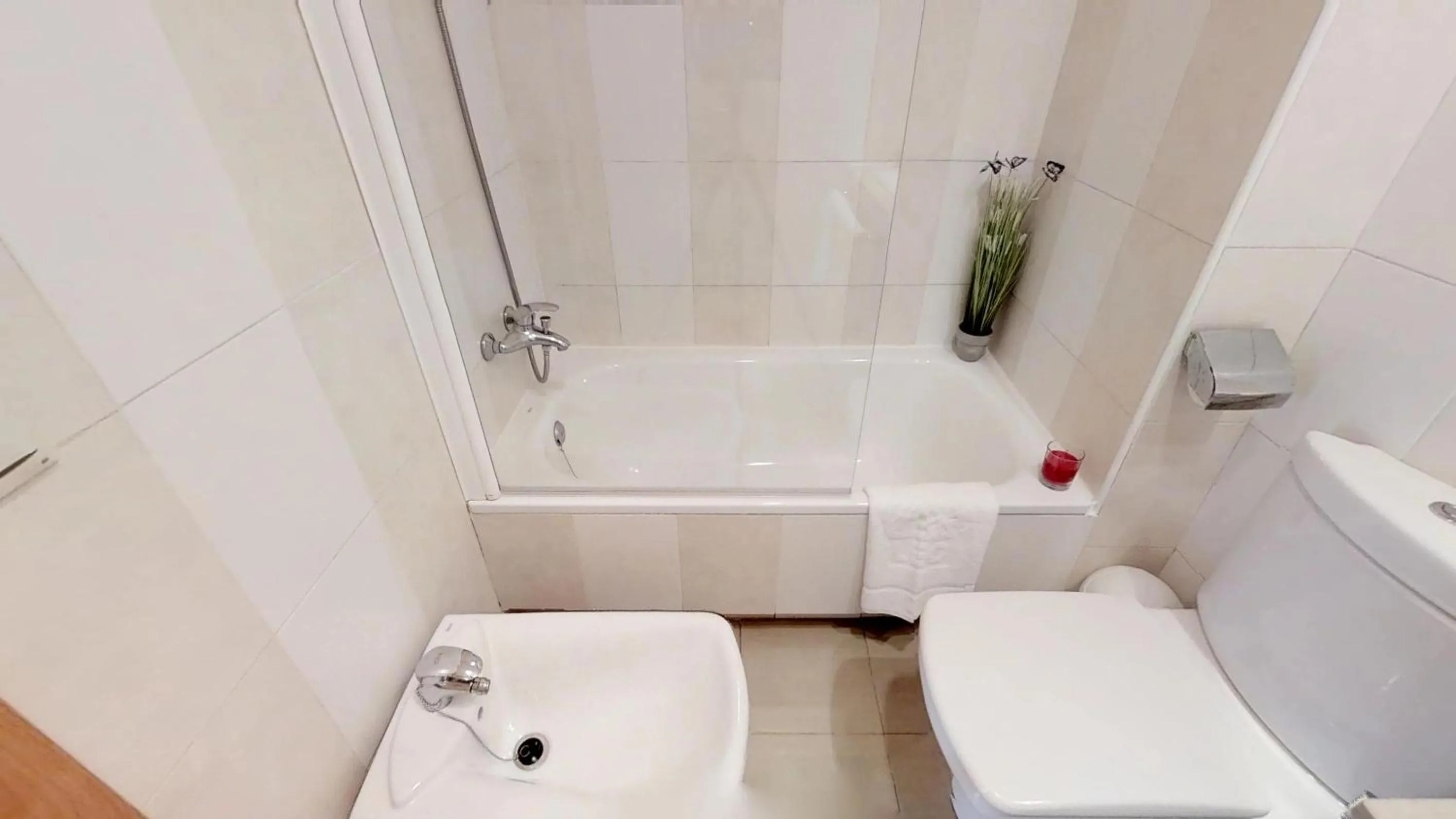 Bathroom in Leo Punta Umbría