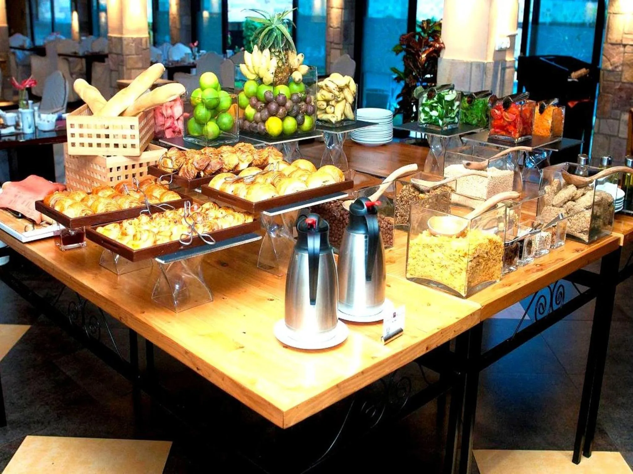 Restaurant/places to eat in Roca Golf Hotel