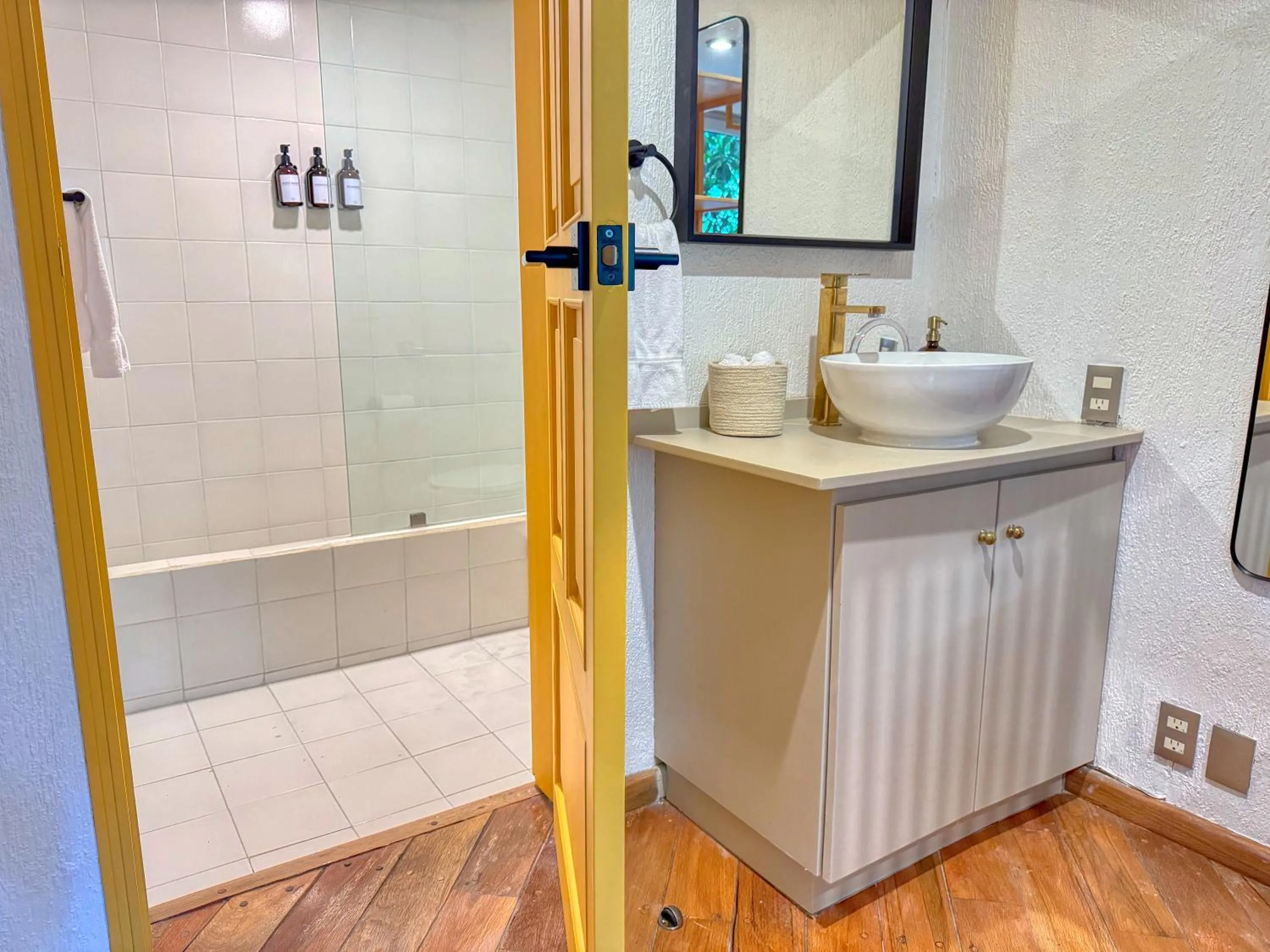 Shower in Hotel Boutique Casa Alebrije