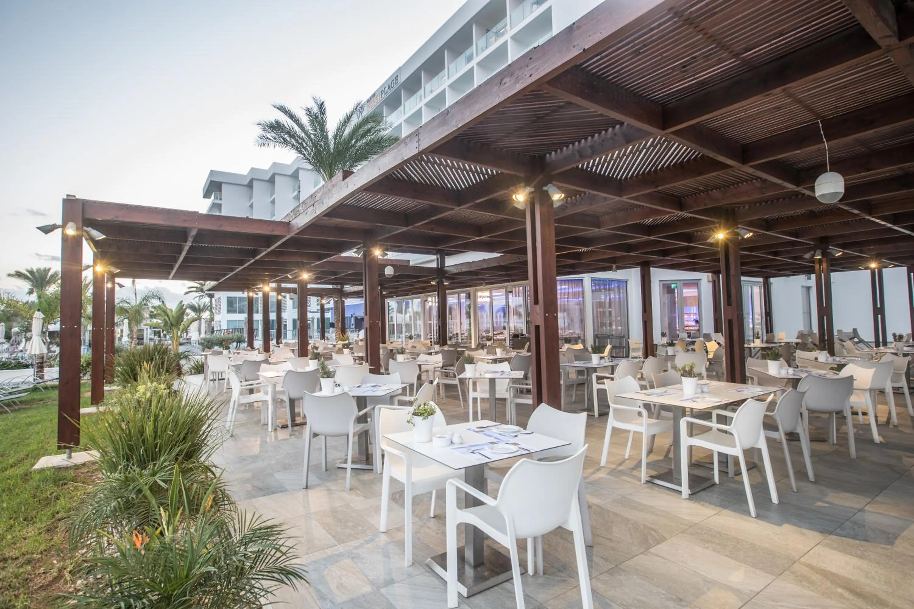 Restaurant/places to eat in Vassos Nissi Plage Hotel & Spa