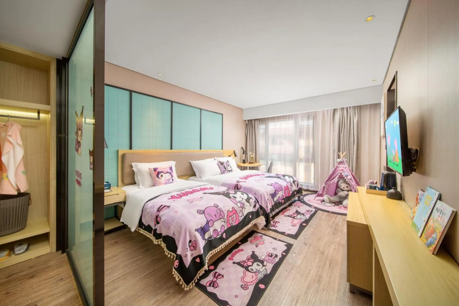 Photo of the whole room, Bed in Echarm Hotel Kunming Changshui International Airport