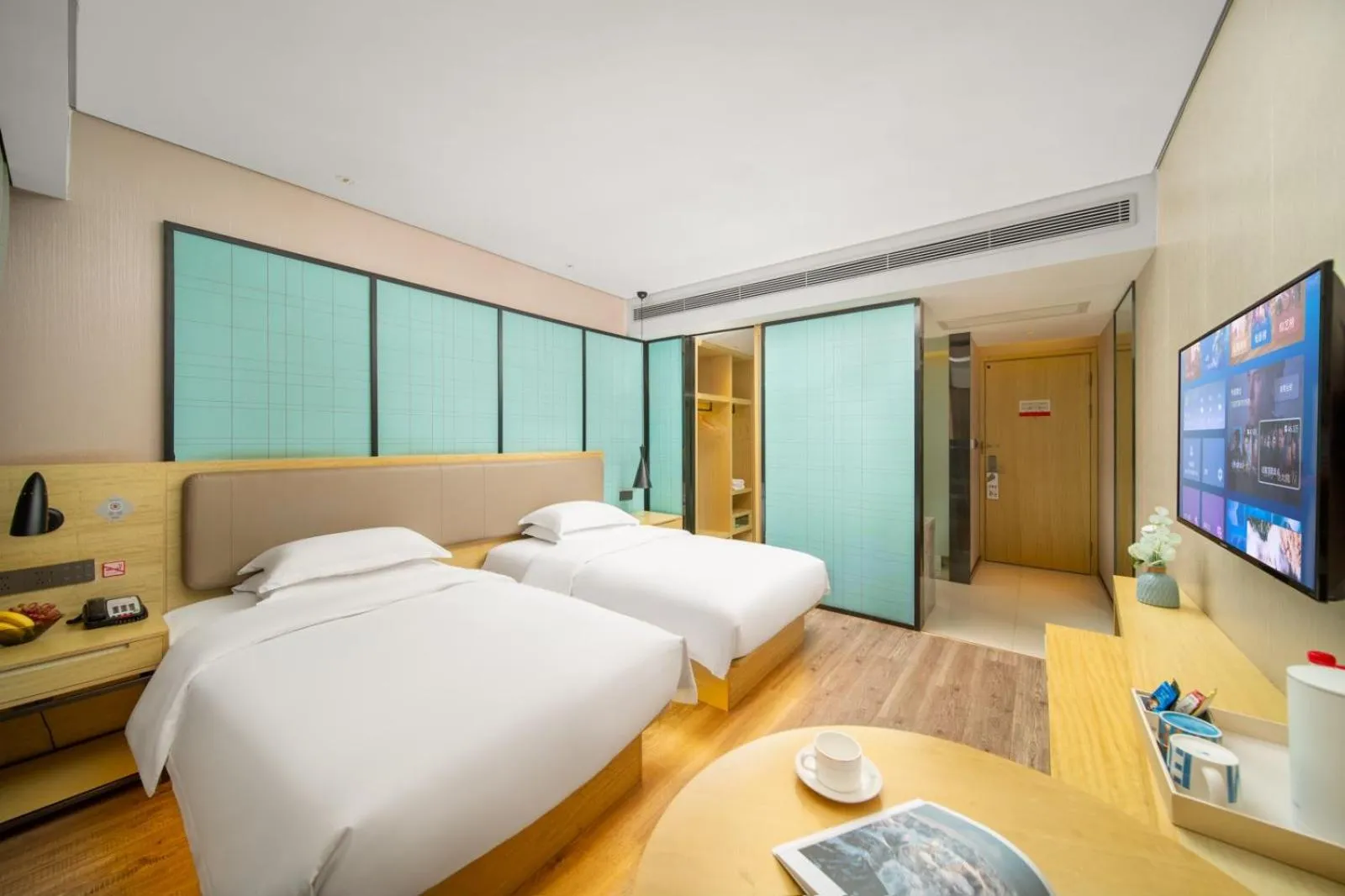 Photo of the whole room, Bed in Echarm Hotel Kunming Changshui International Airport