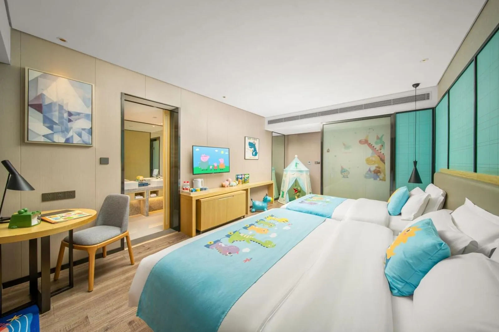 Photo of the whole room, Bed in Echarm Hotel Kunming Changshui International Airport