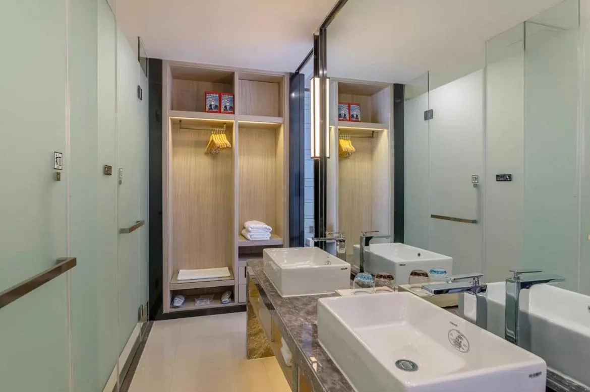 Bathroom in Echarm Hotel Kunming Changshui International Airport