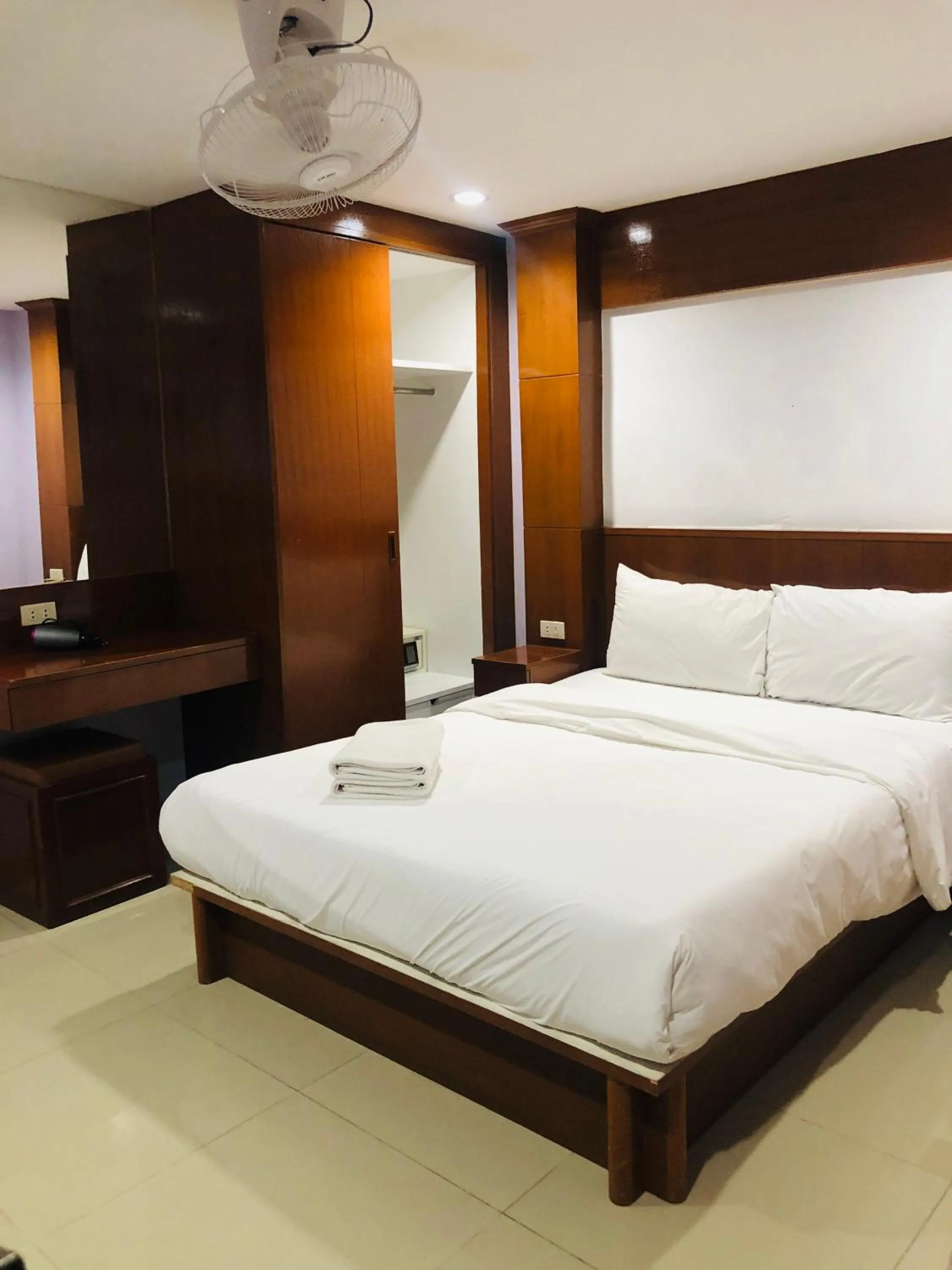 Bed in Royal Star Suites pattaya