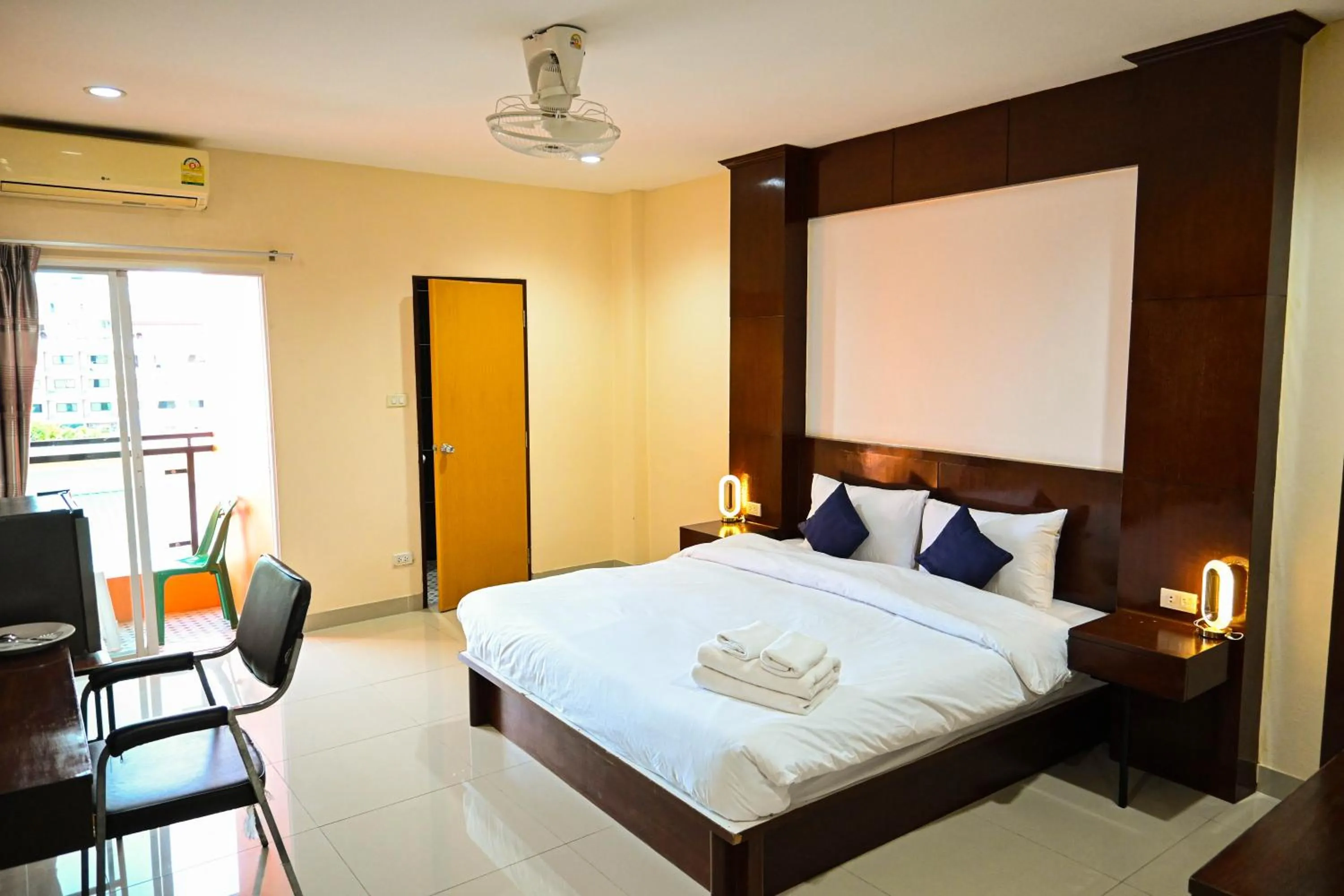 Bed in Royal Star Suites pattaya