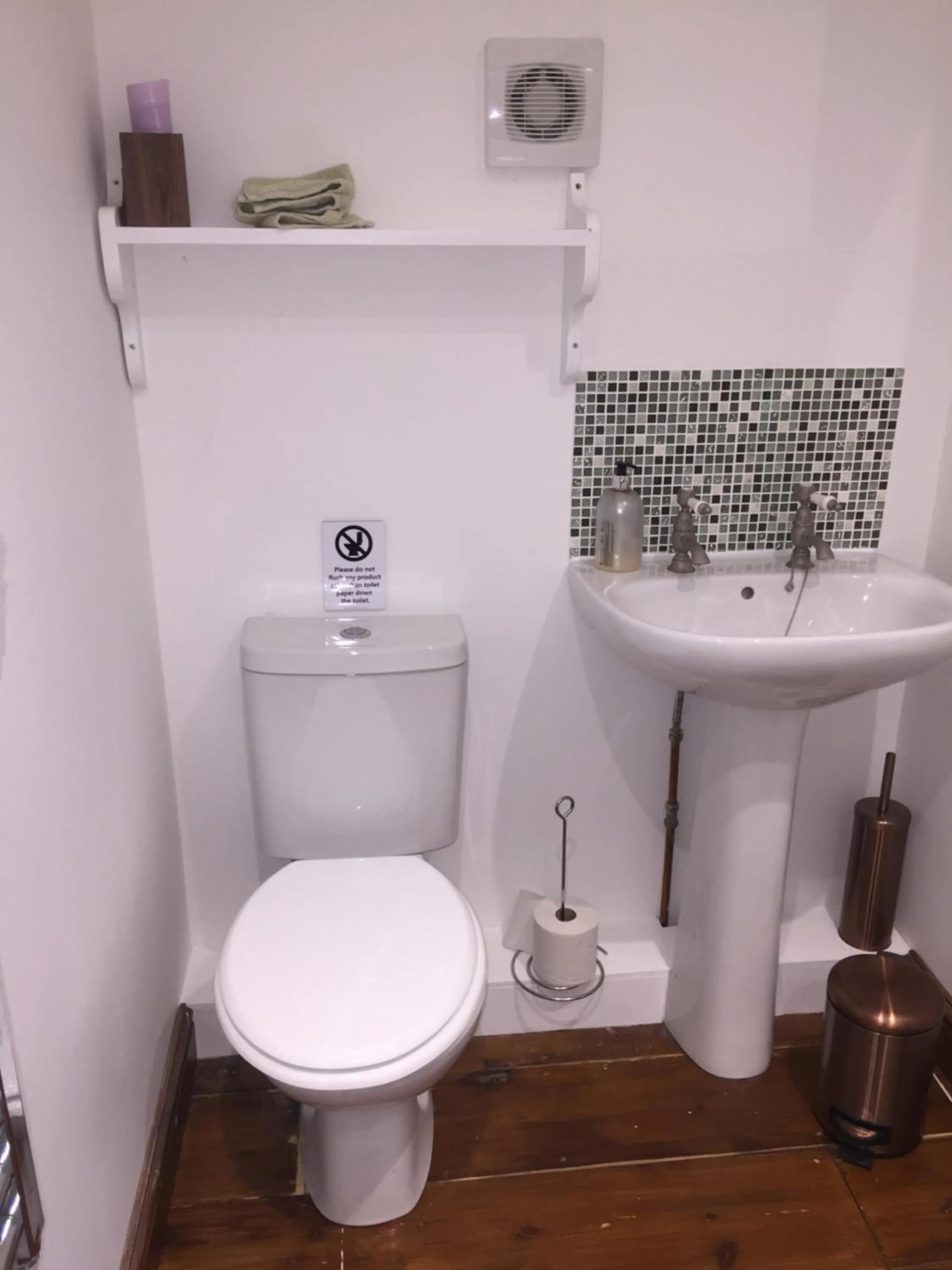 Photo of the whole room in Pleck Barn B&B