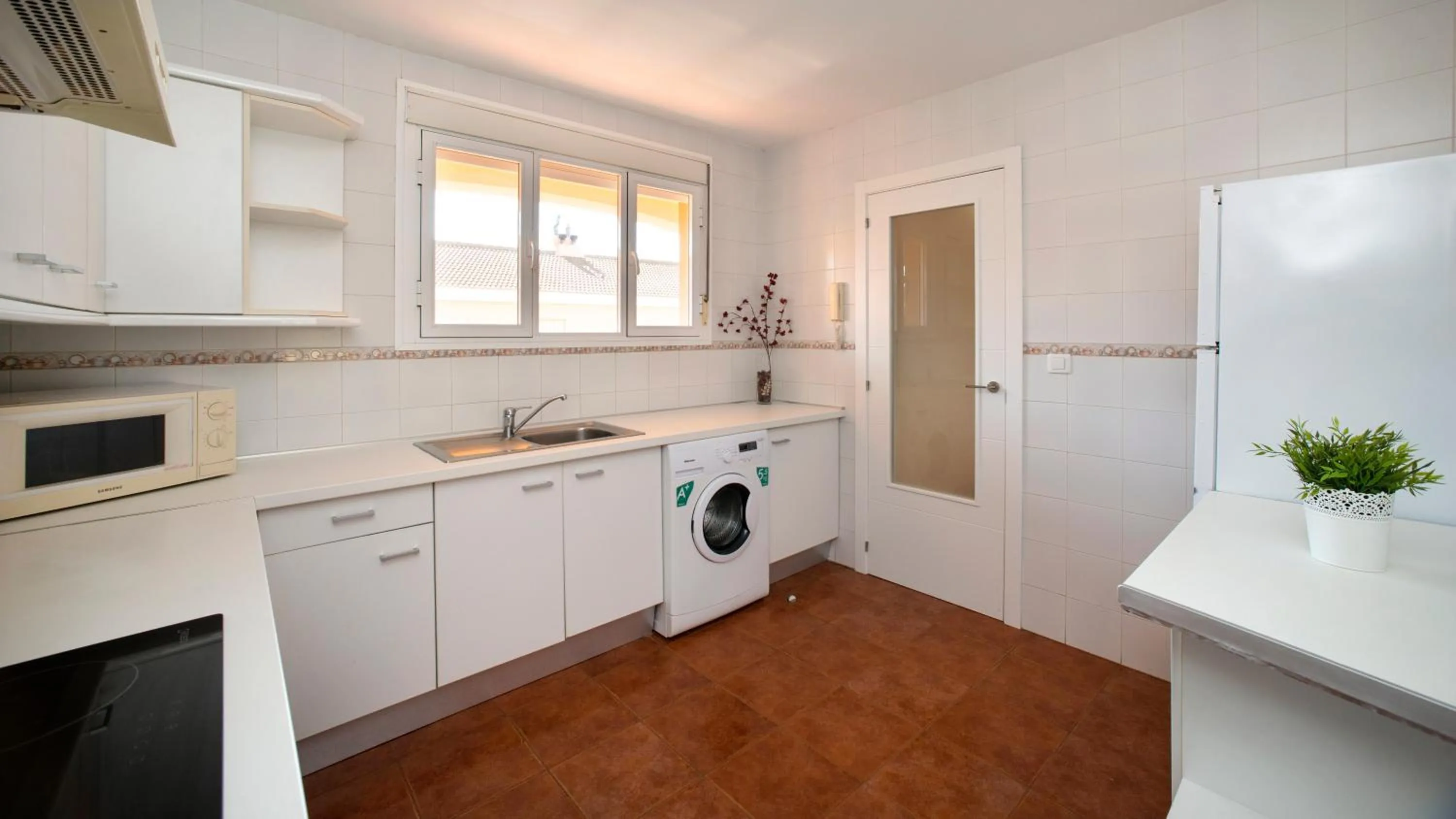 Kitchen or kitchenette in Leo Islamar