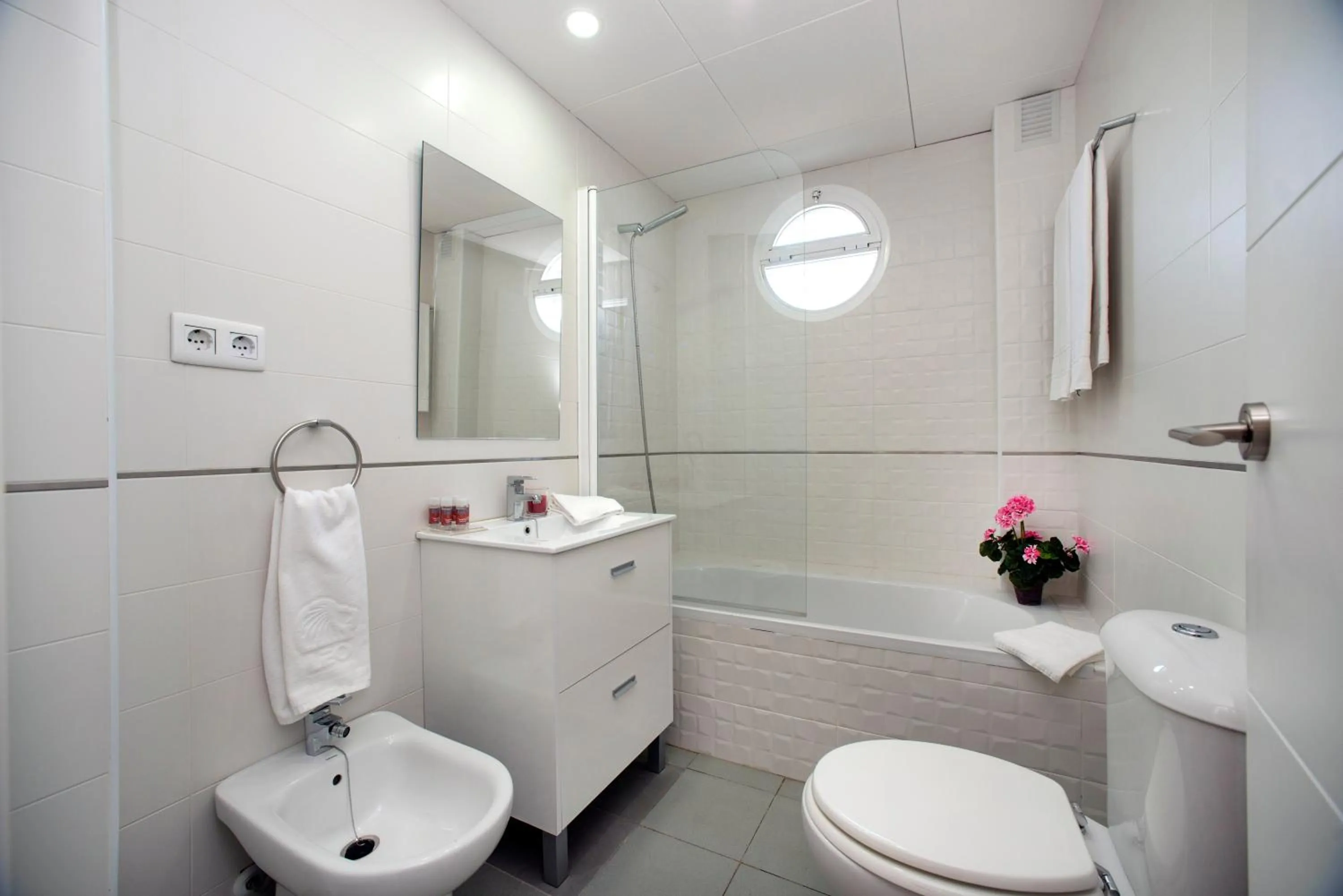 Bathroom in Leo Islamar