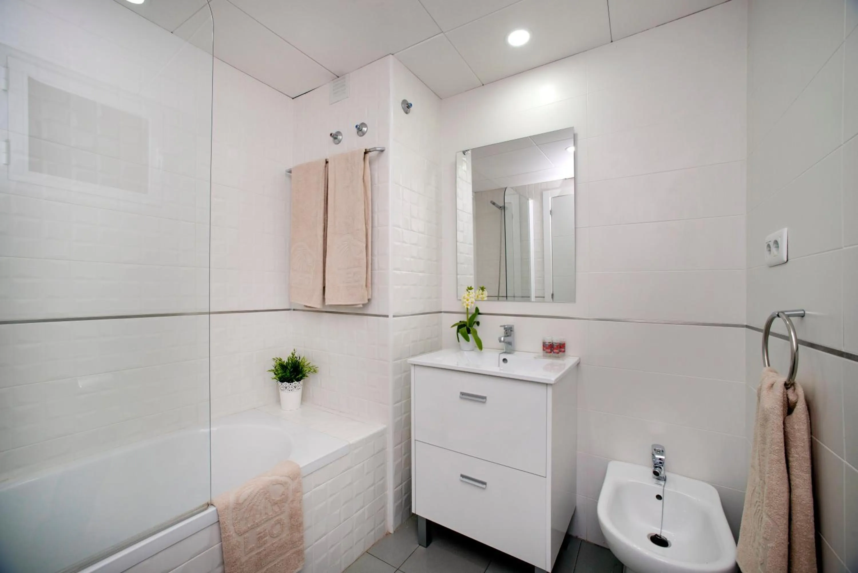 Bathroom in Leo Islamar