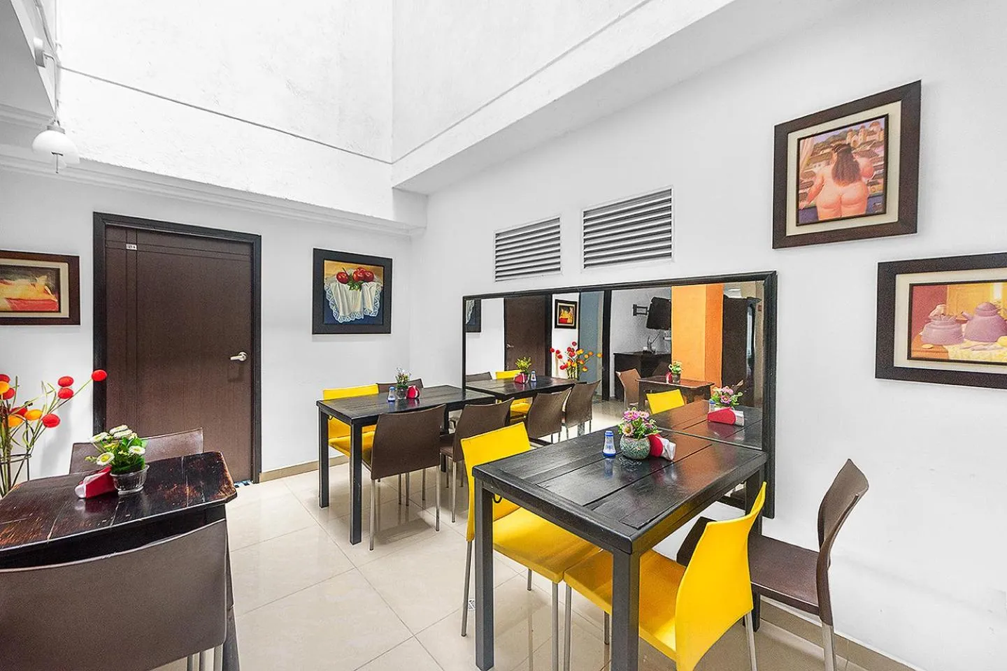 Restaurant/places to eat in Hotel Park 6