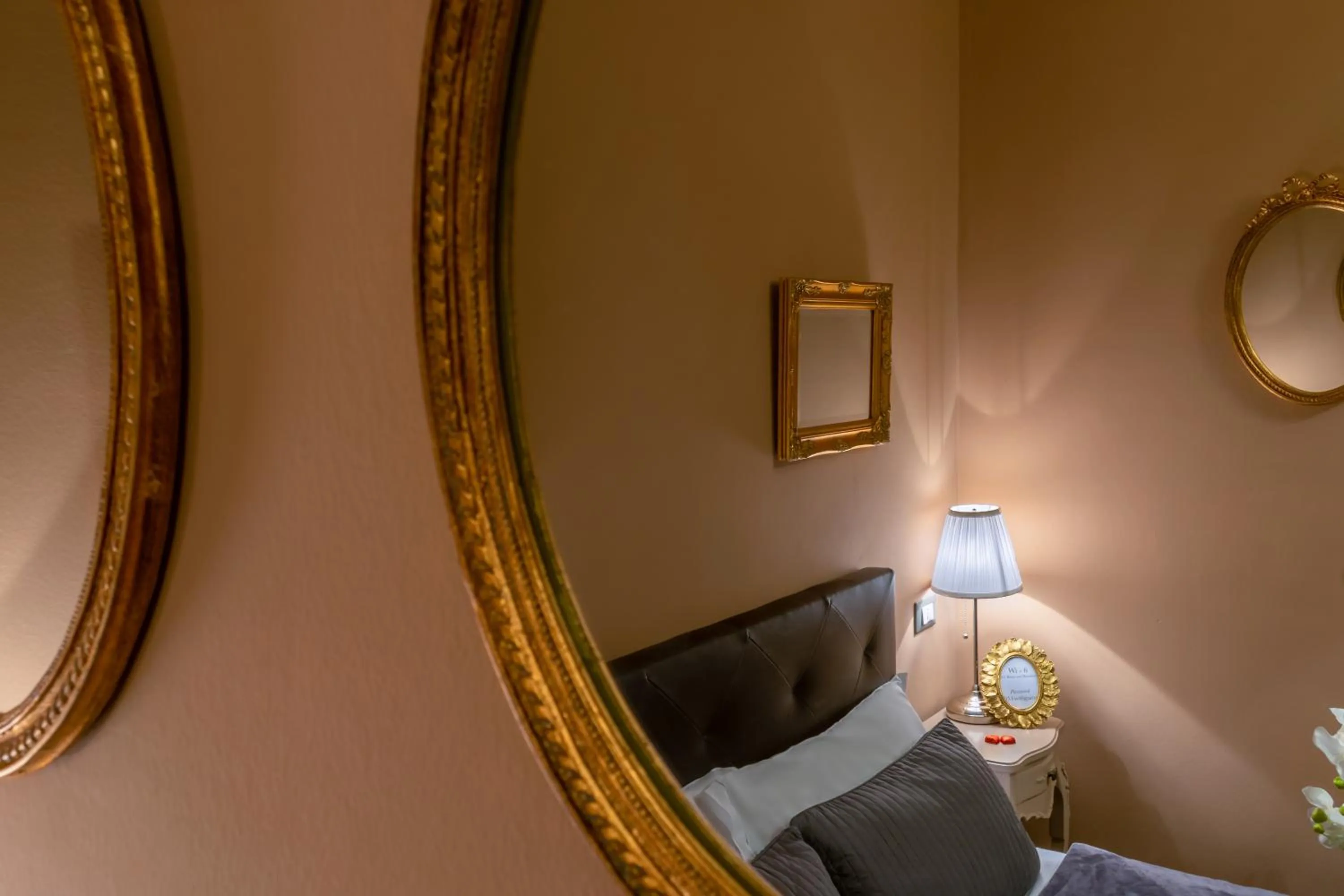 Decorative detail in 051 Room & Breakfast