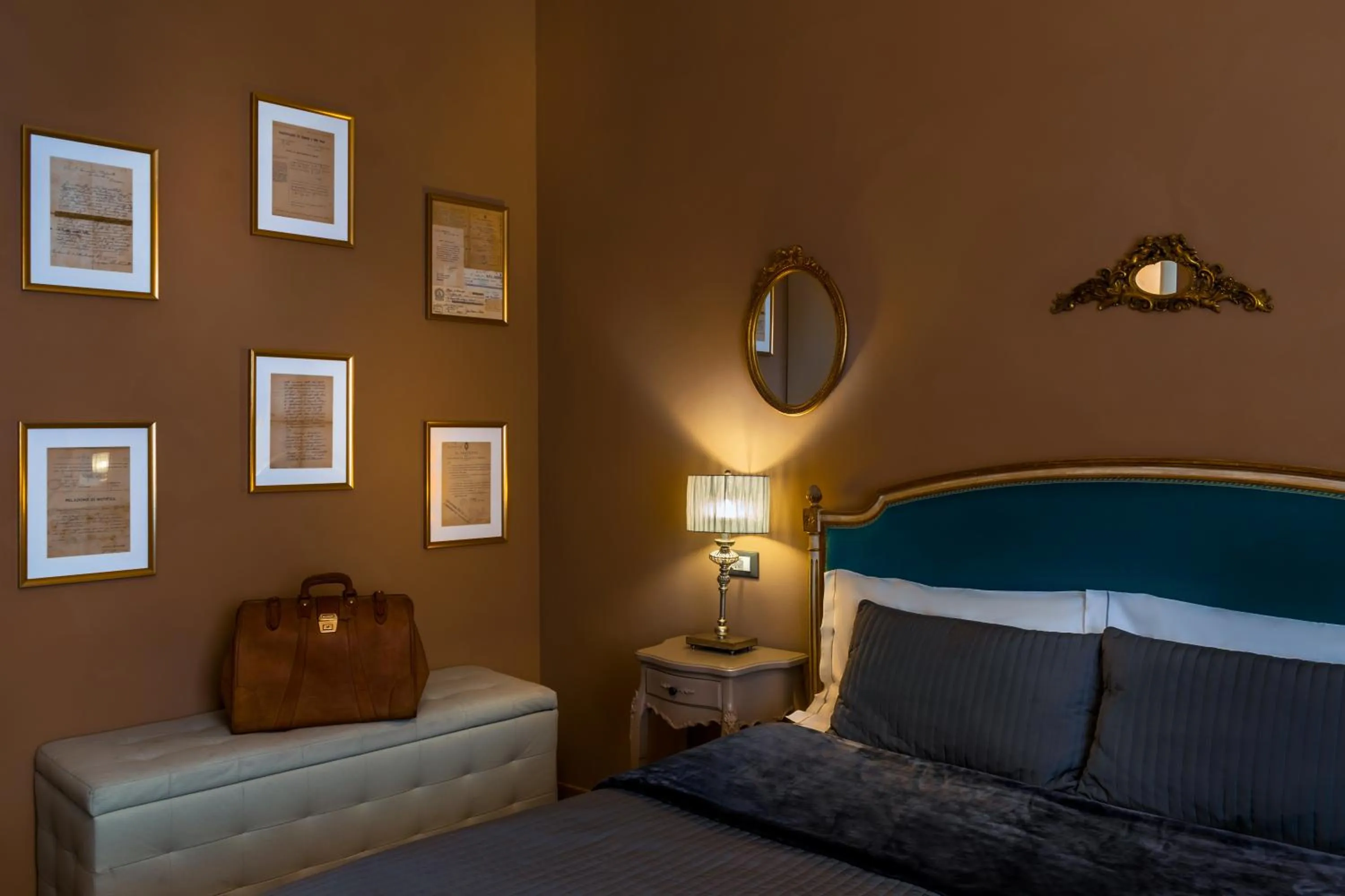 Decorative detail, Bed in 051 Room & Breakfast