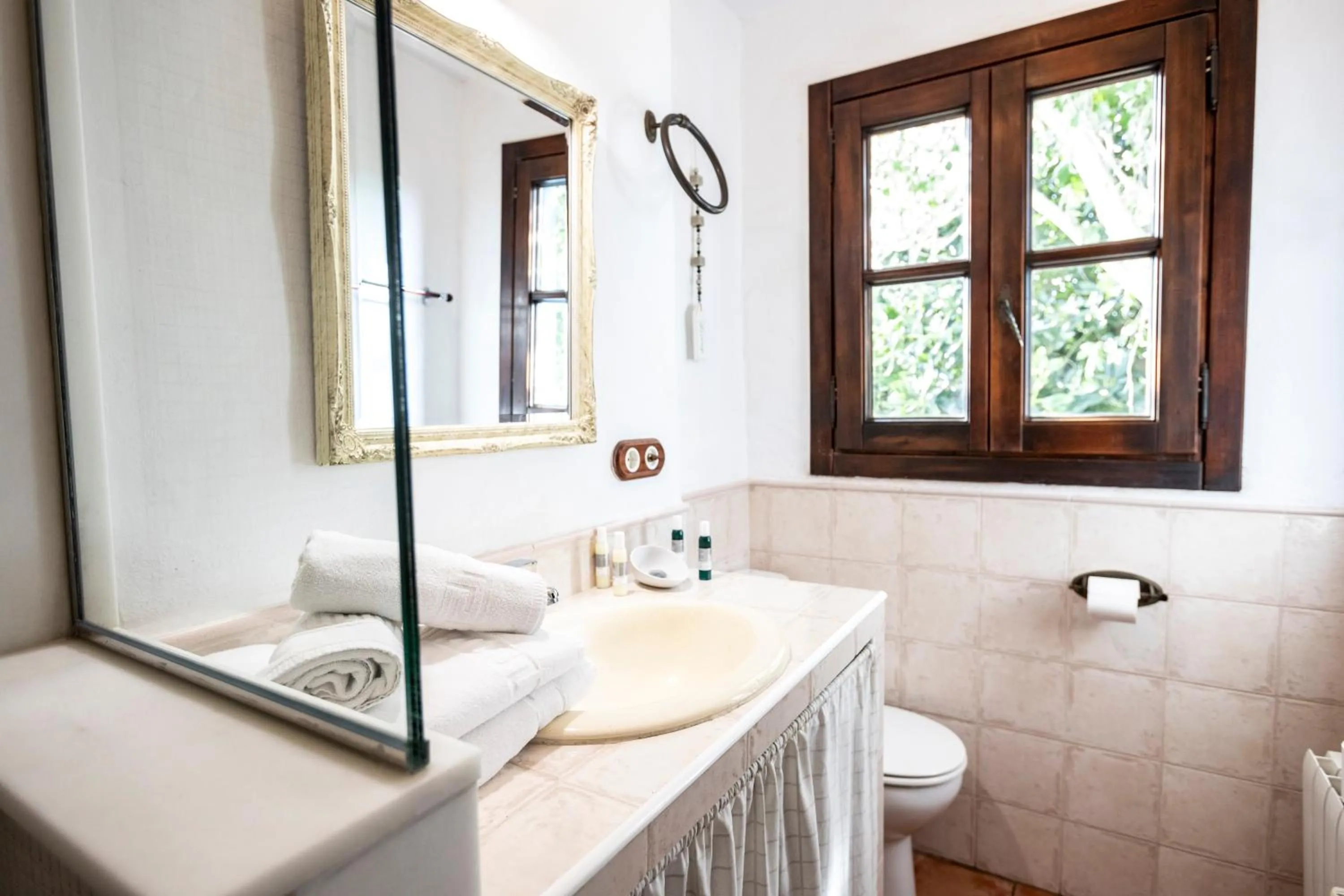 Toilet, Bed in Paraiso Perdido