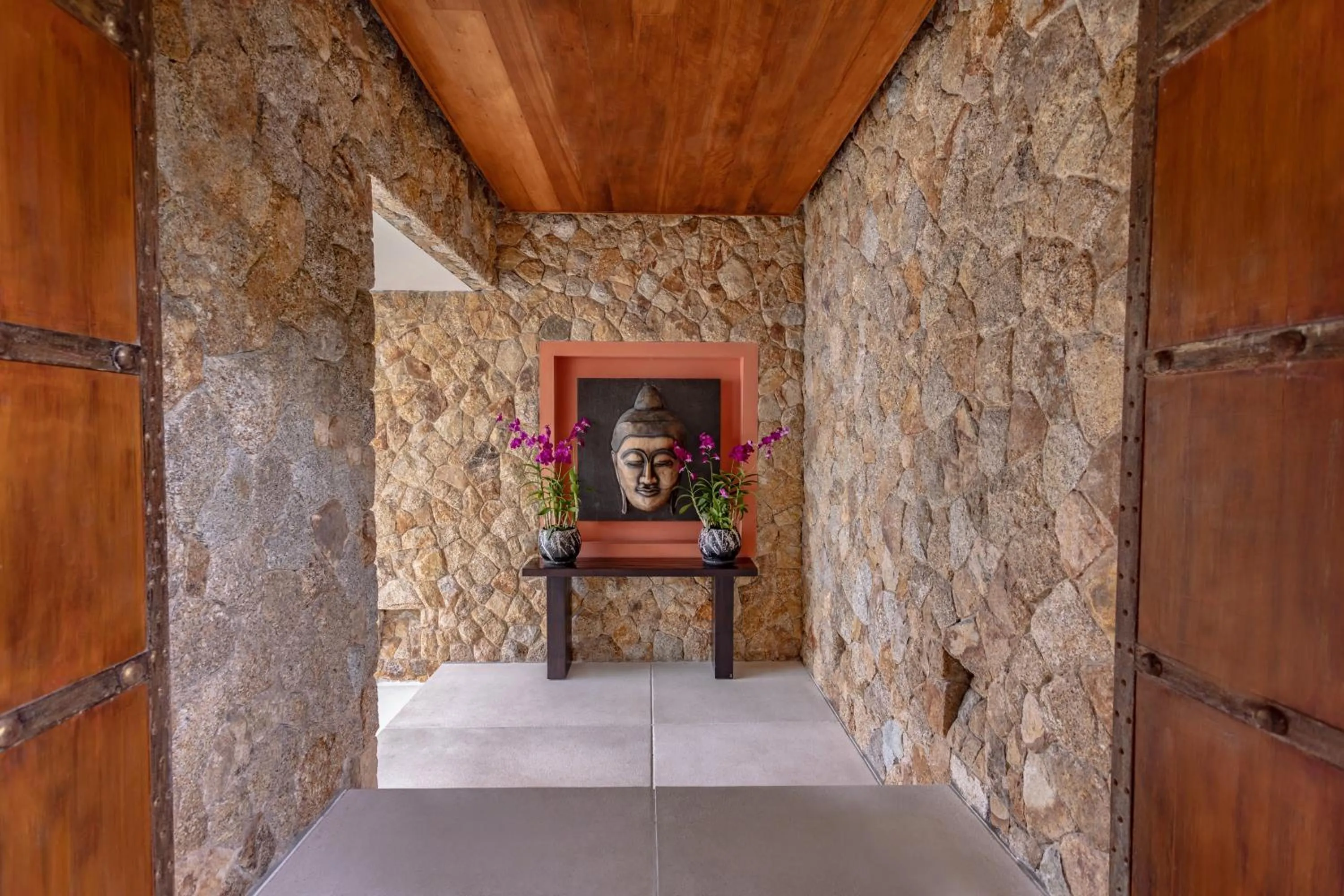 Facade/entrance in Villa Sangkachai